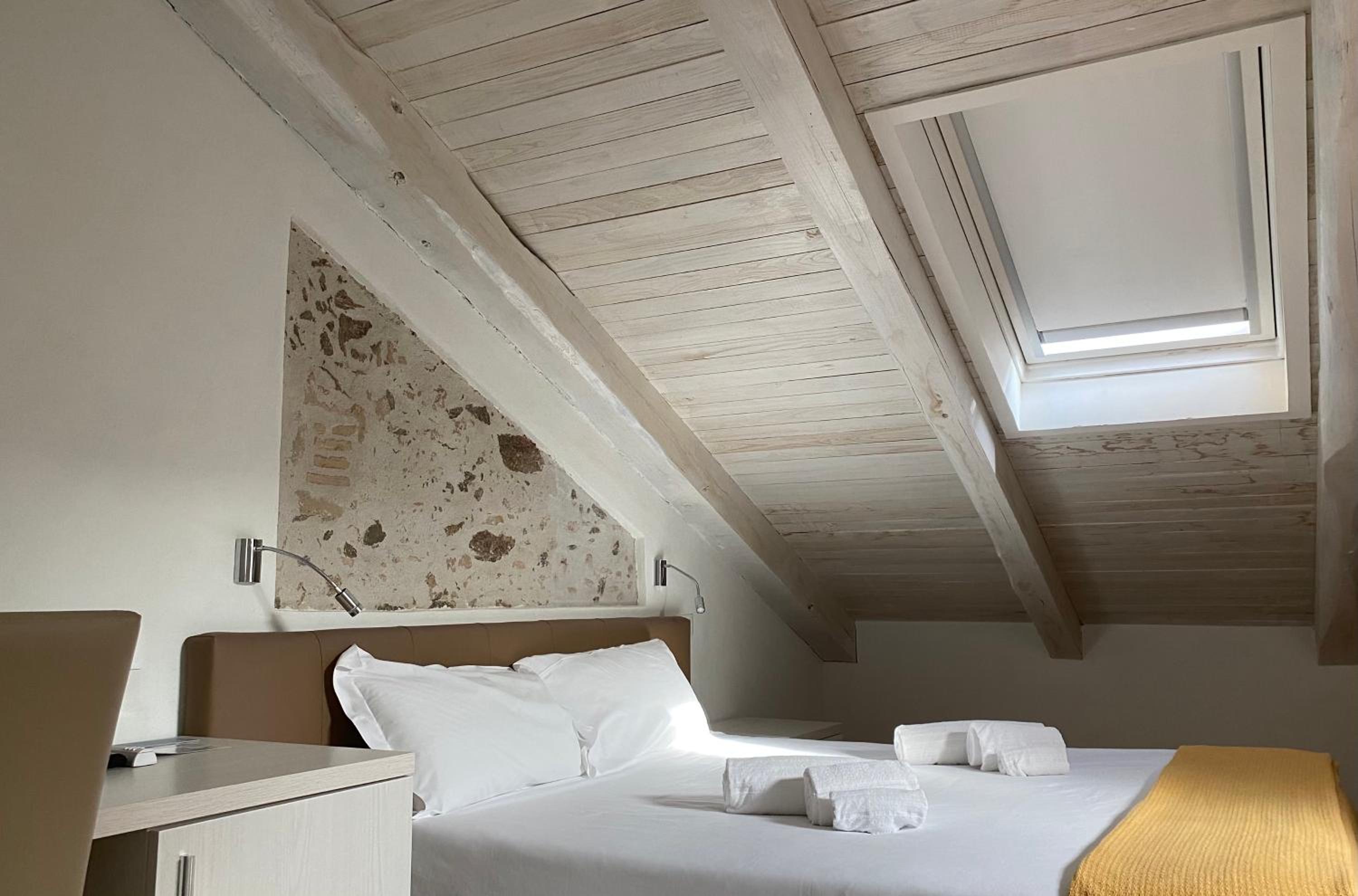 Double or Twin Room with Private Bathroom photo 1