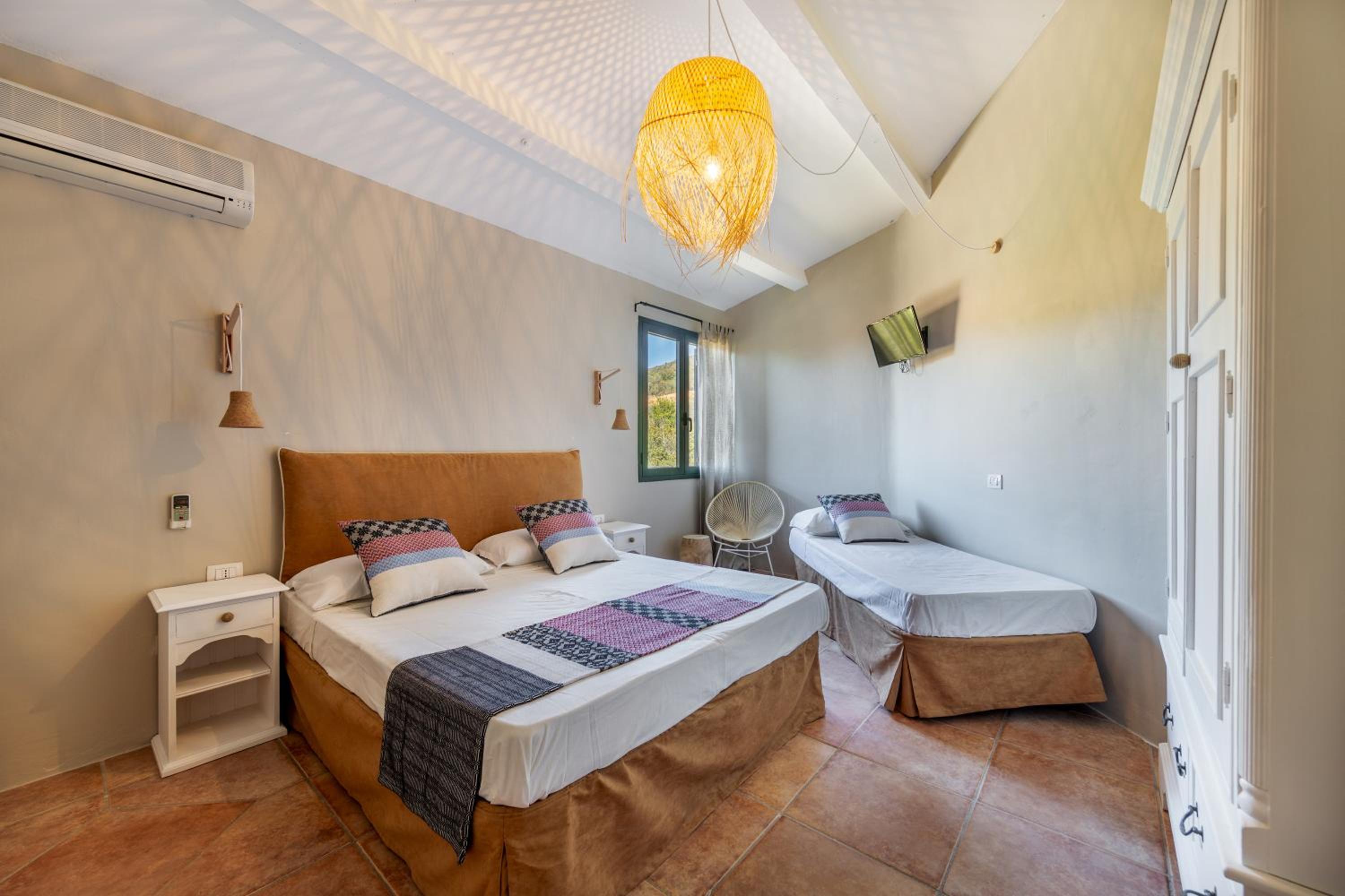 Quadruple Room - Photo 1