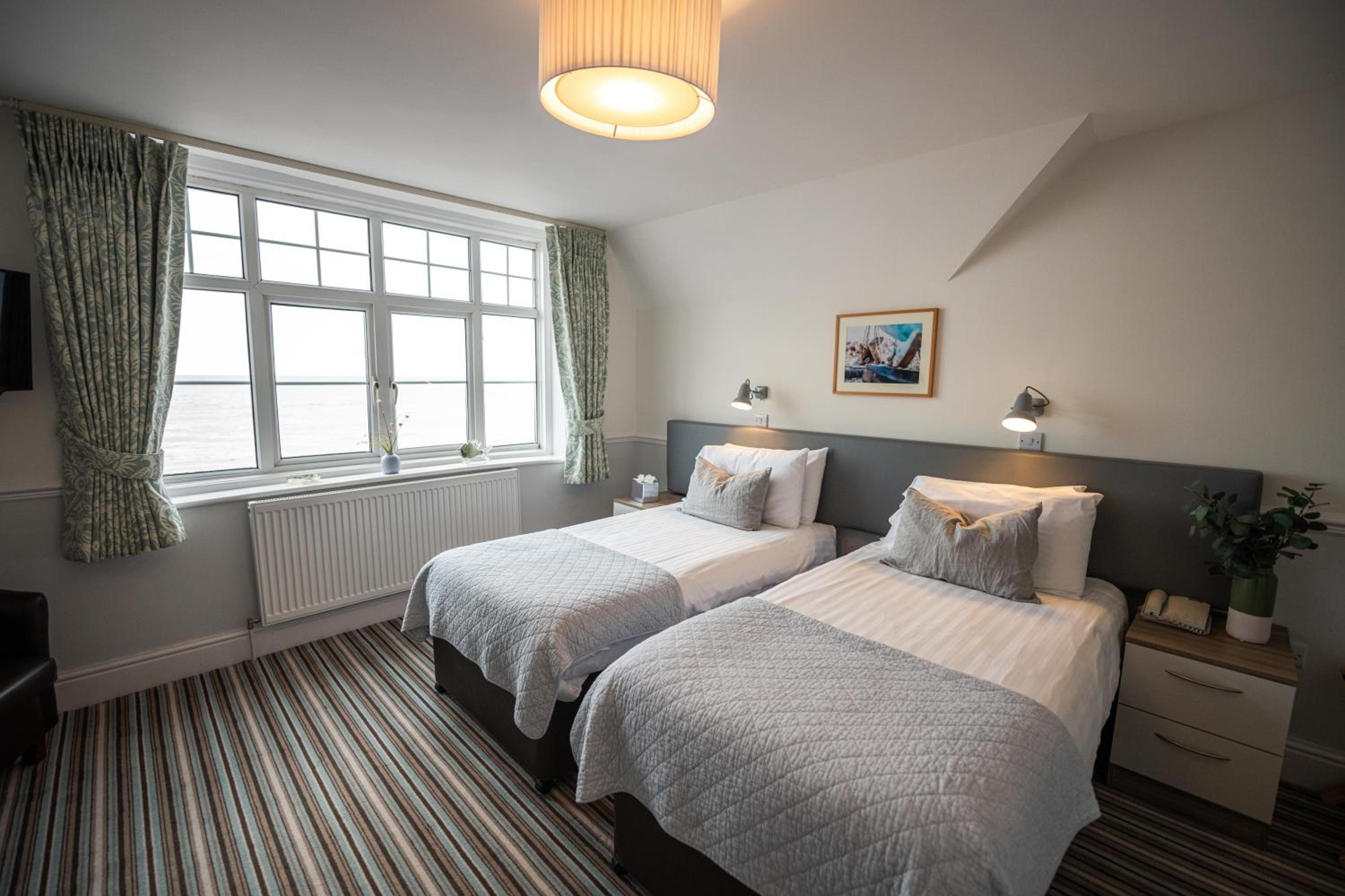 Standard Twin Room with Sea View photo 2