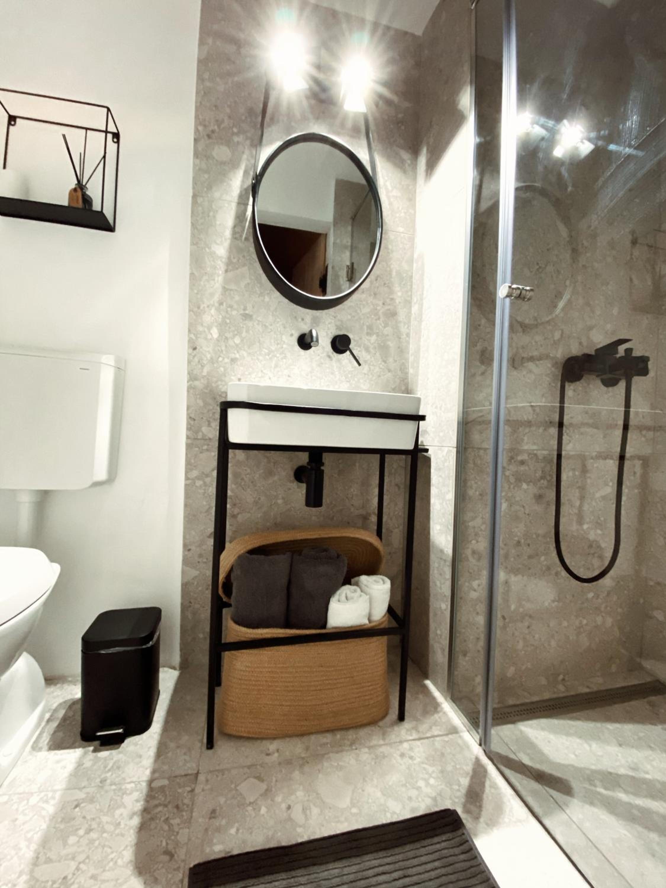 One-Bedroom Apartment - Photo 11