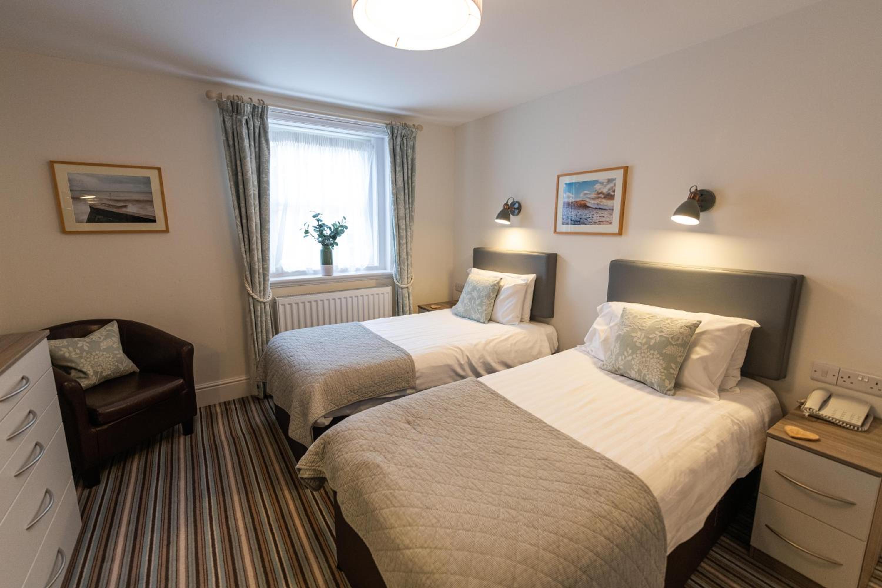 Standard Twin Room photo 2