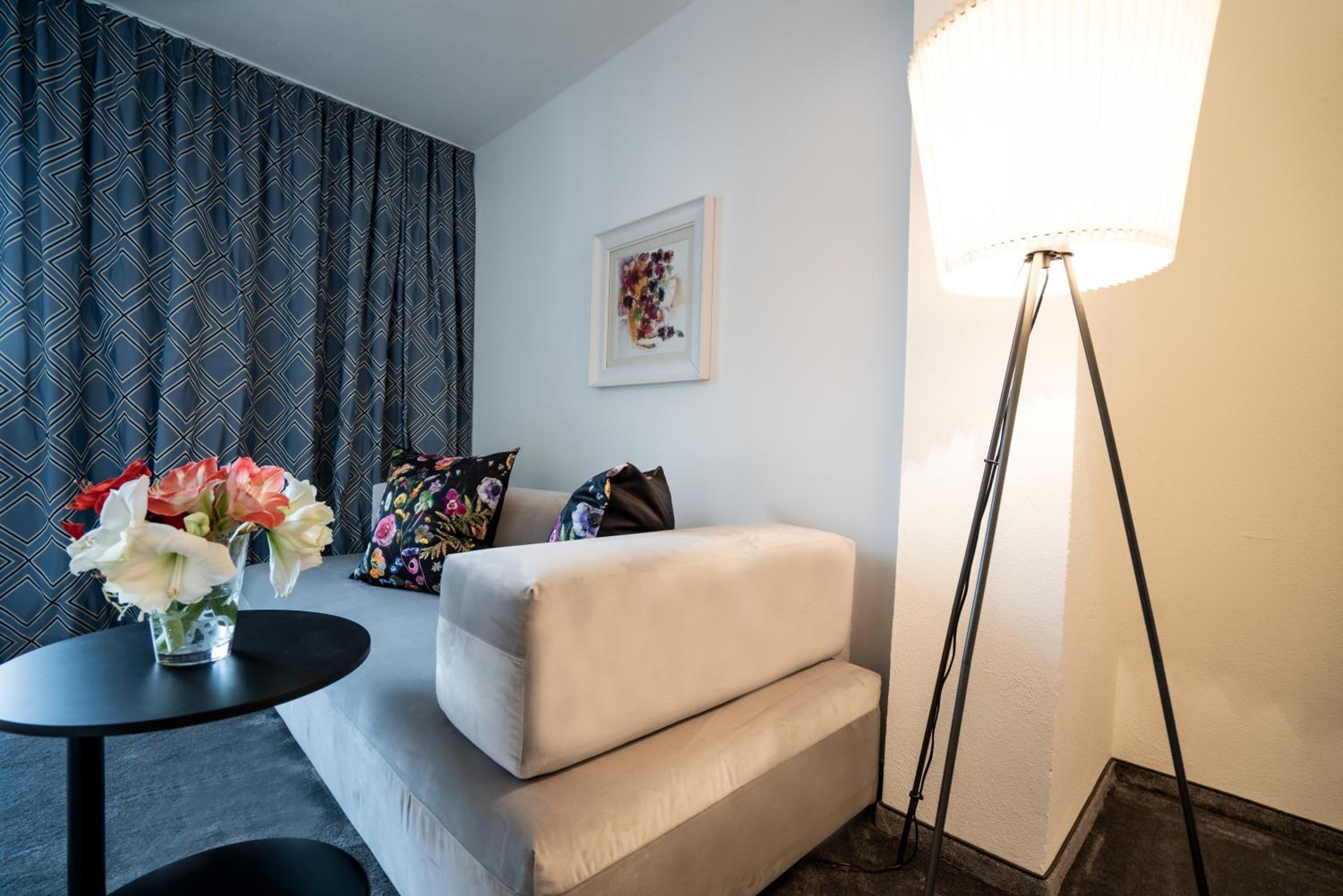 Suite - Photo 11