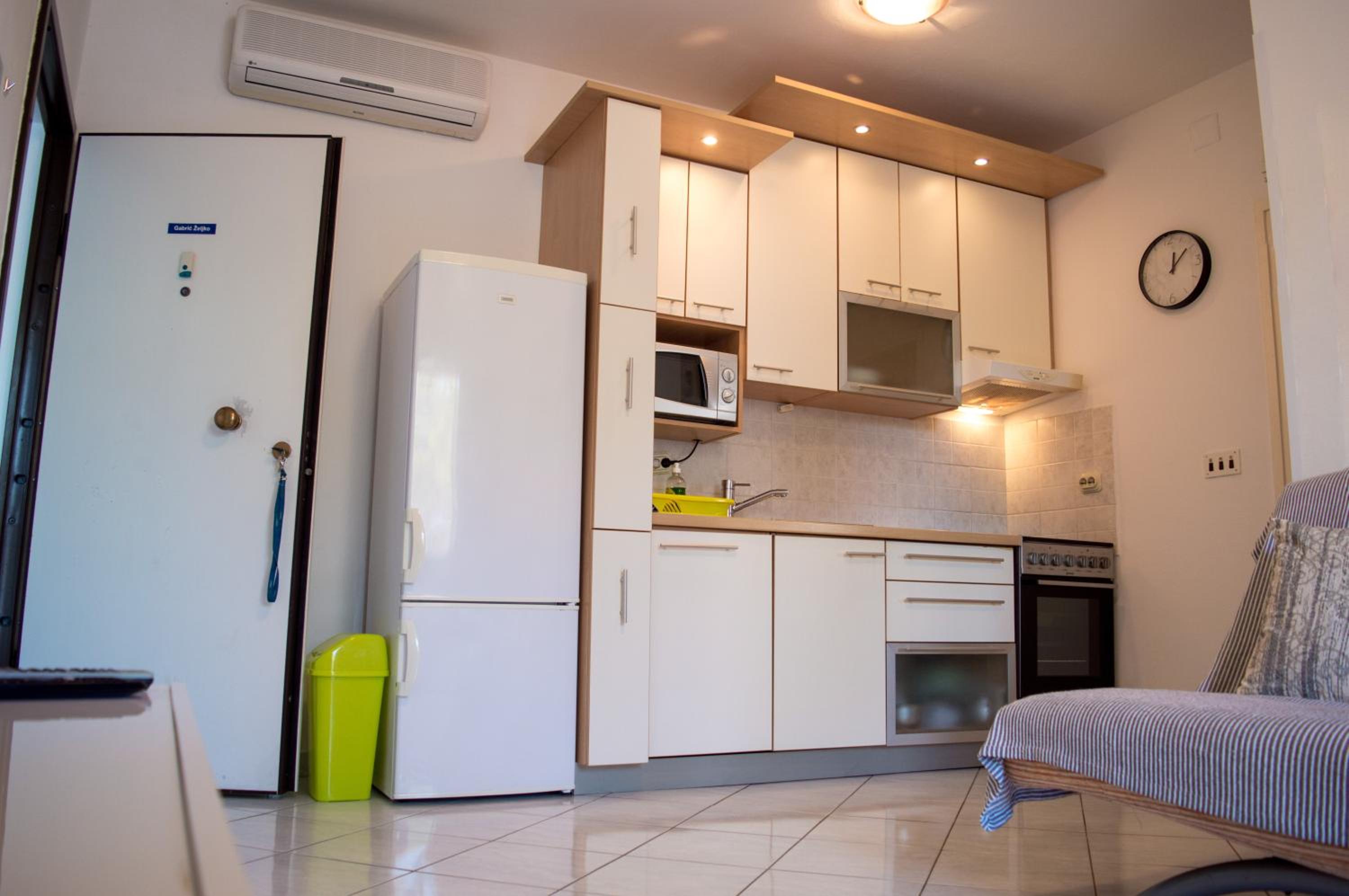 One-Bedroom Apartment photo 1