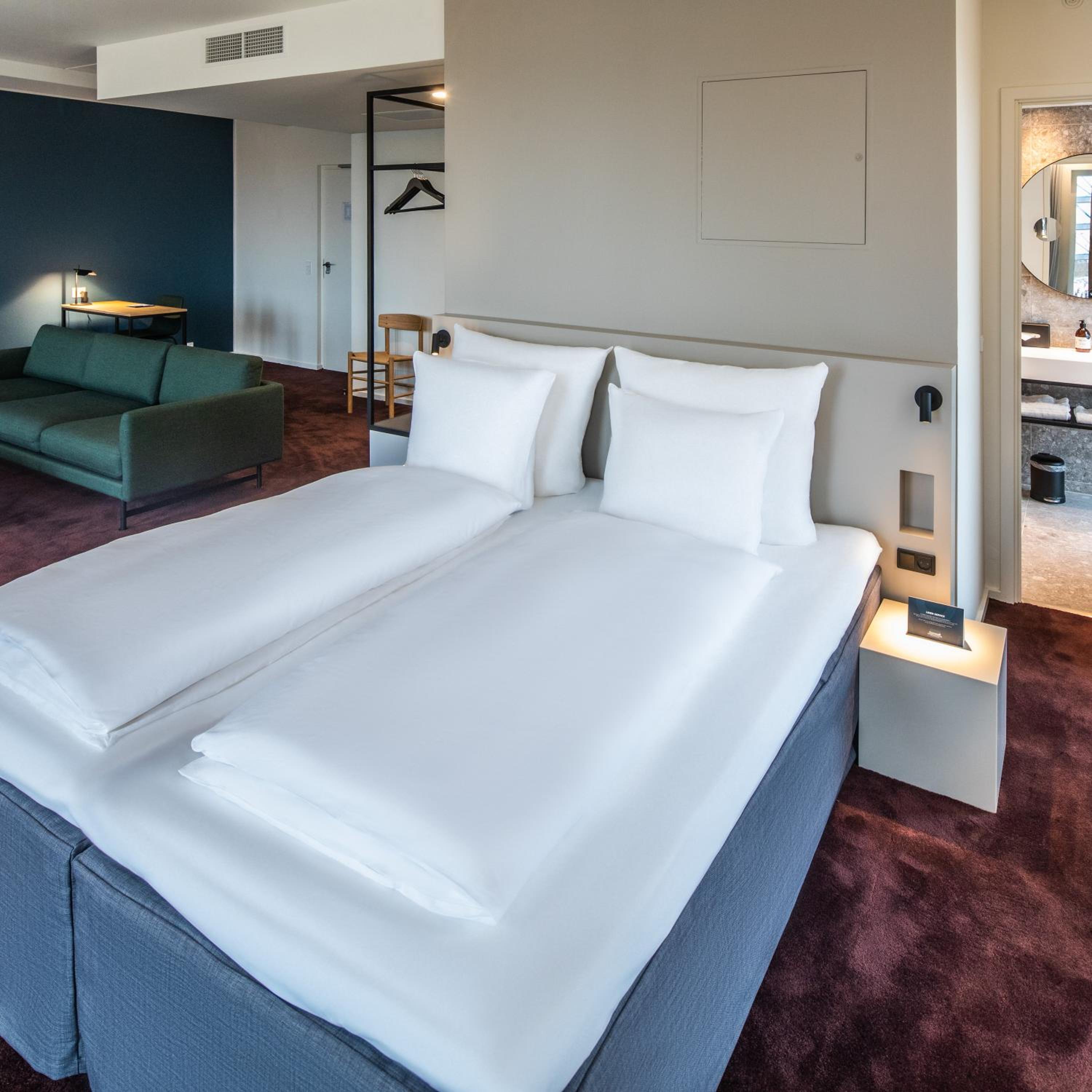 Suite - Photo 1