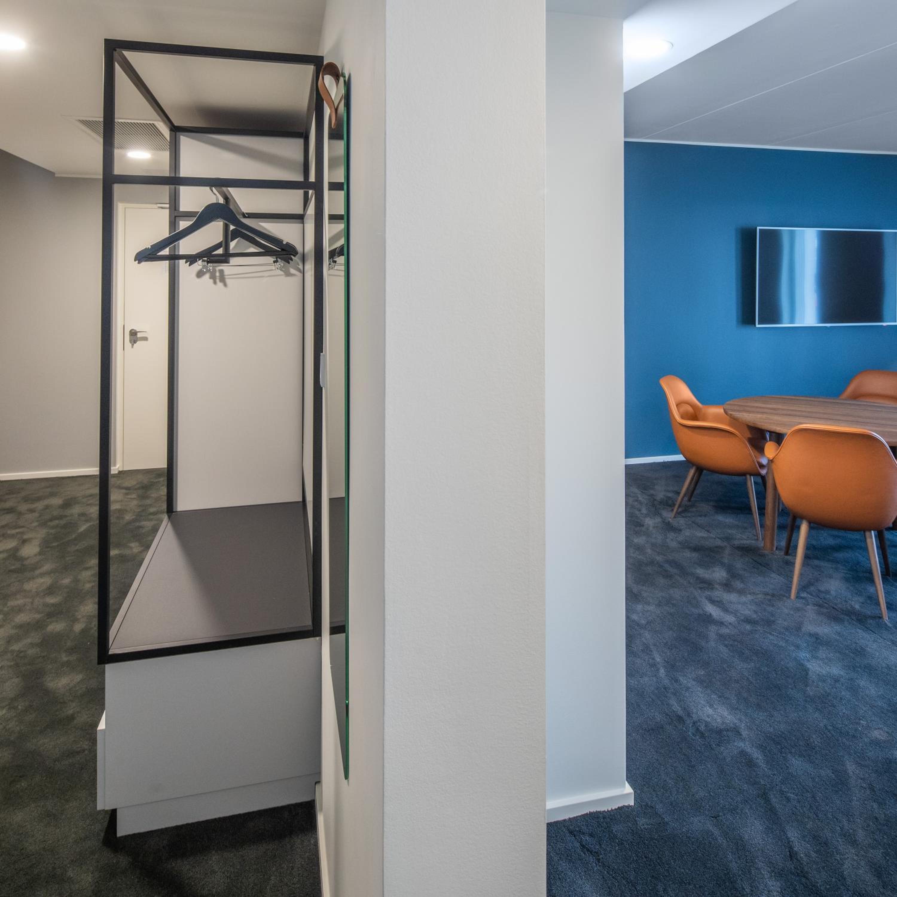 Executive Suite - Photo 4