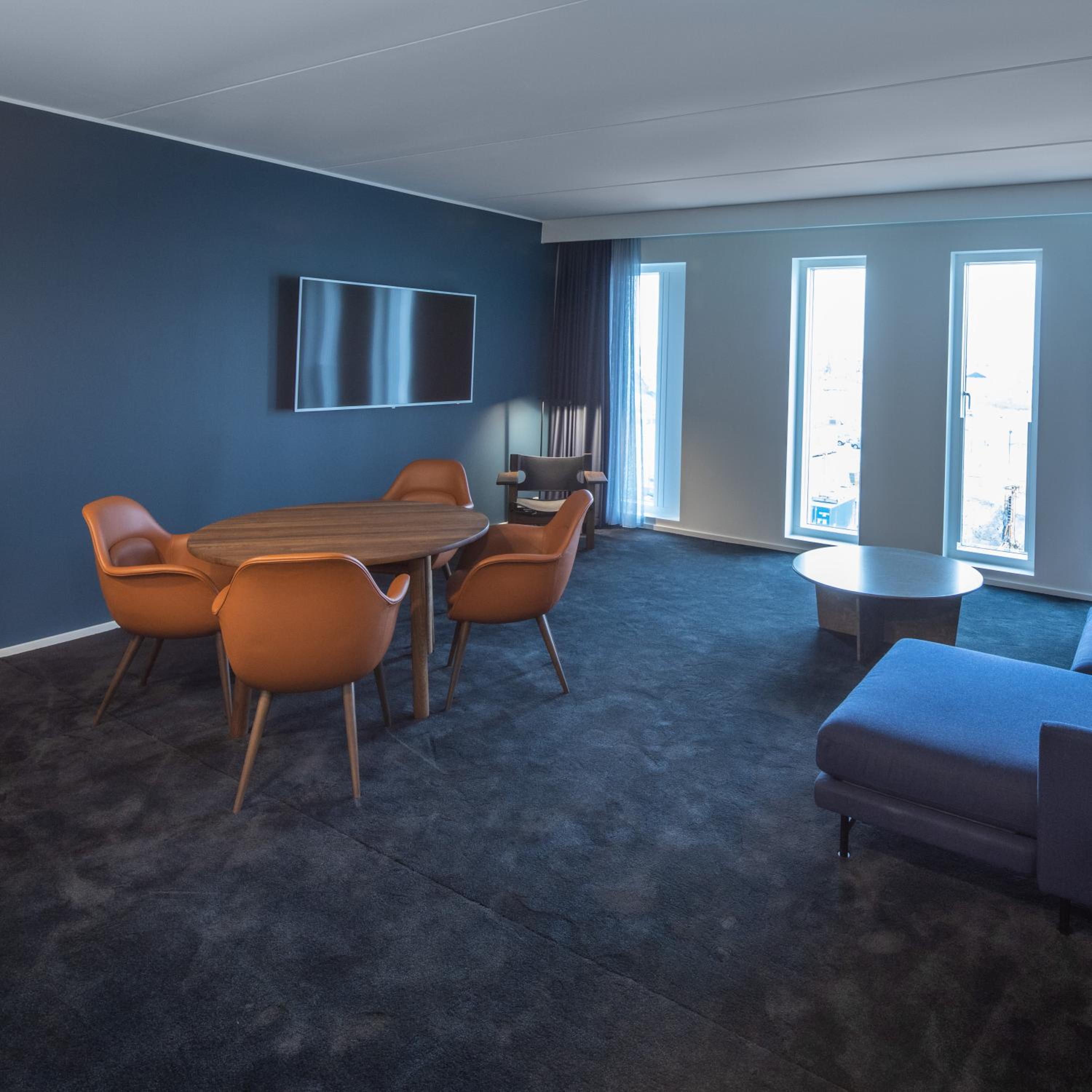 Executive Suite - Photo 5