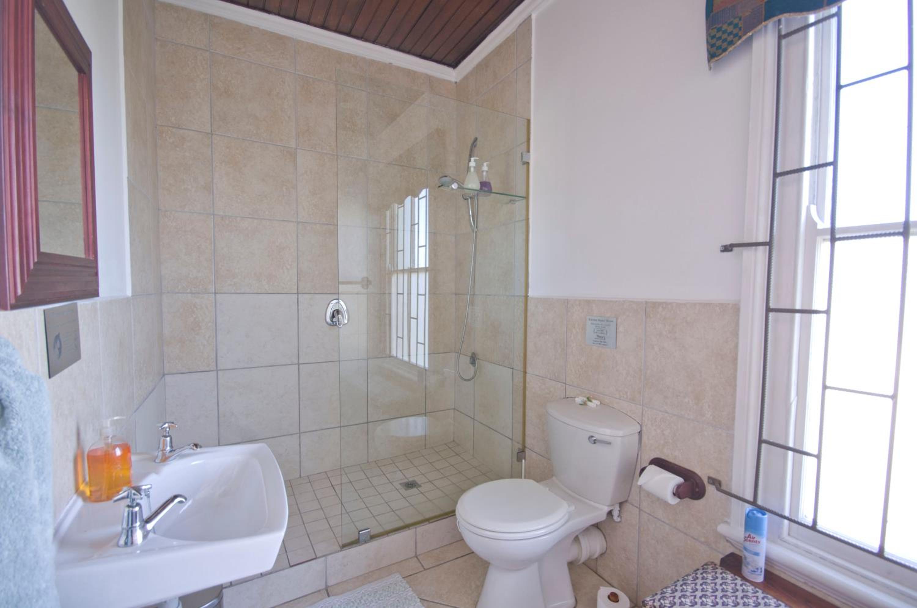 Quadruple Room - Photo 9
