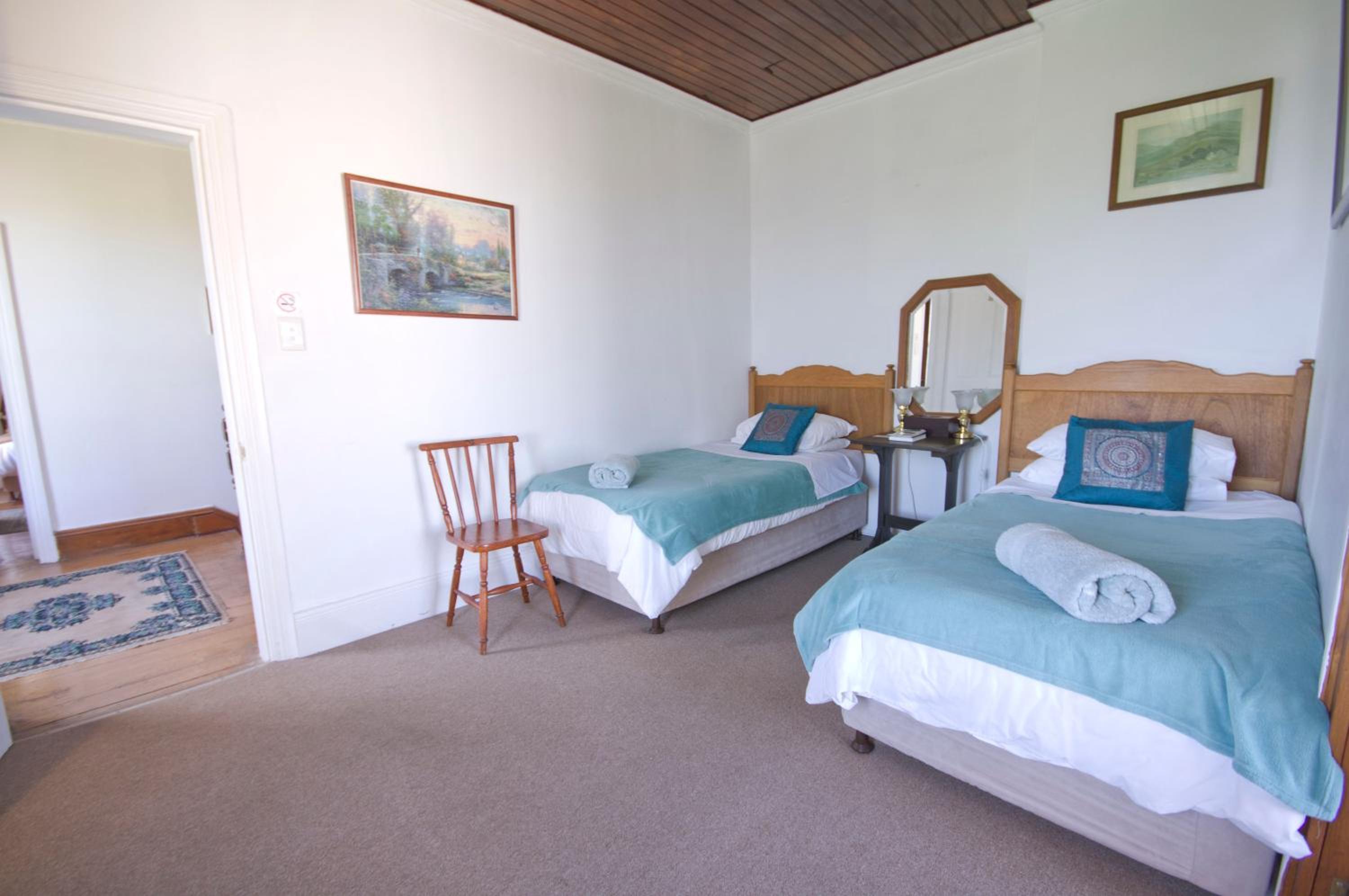 Twin Room - Photo 3