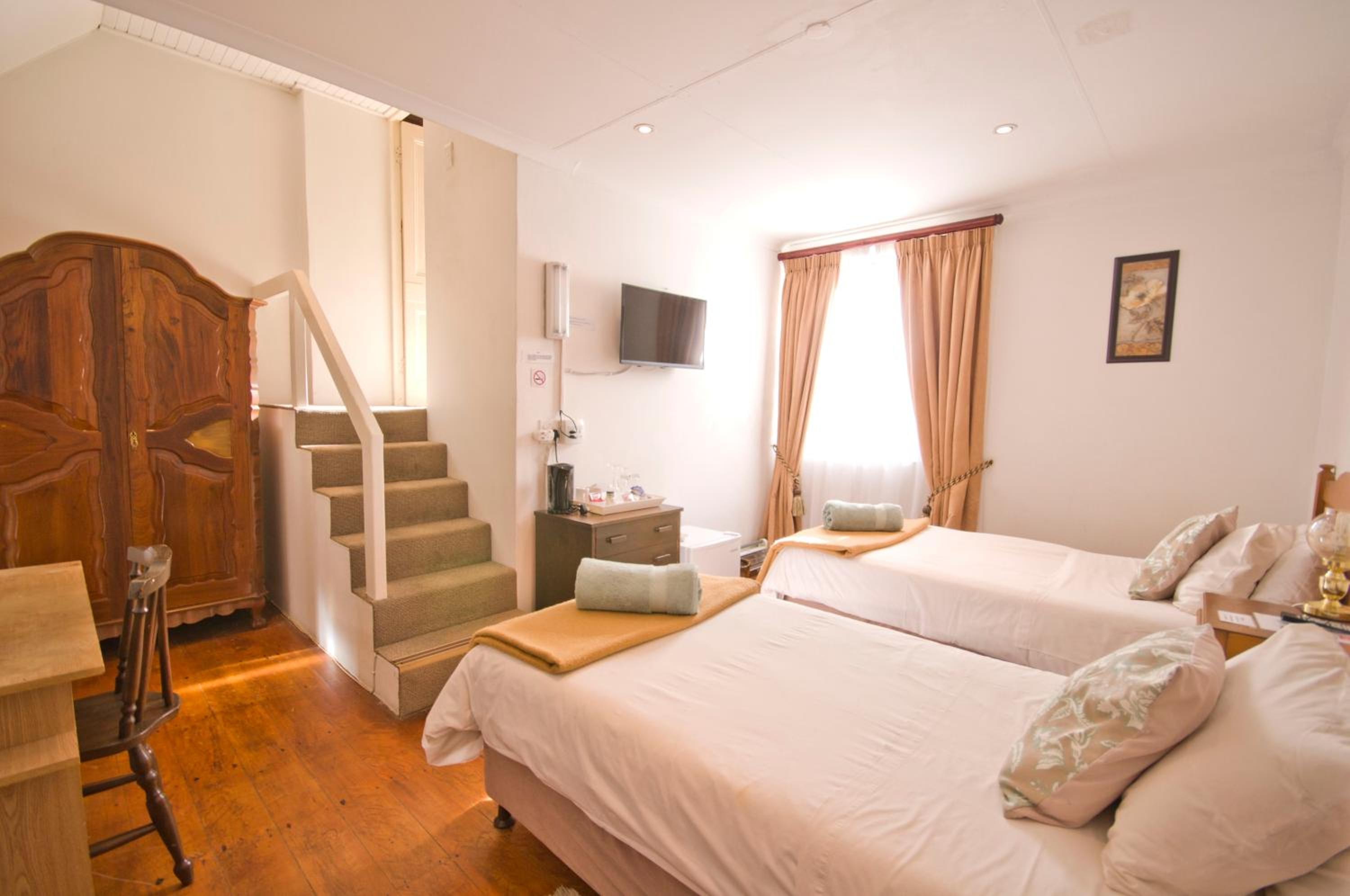 Twin Room - Photo 6