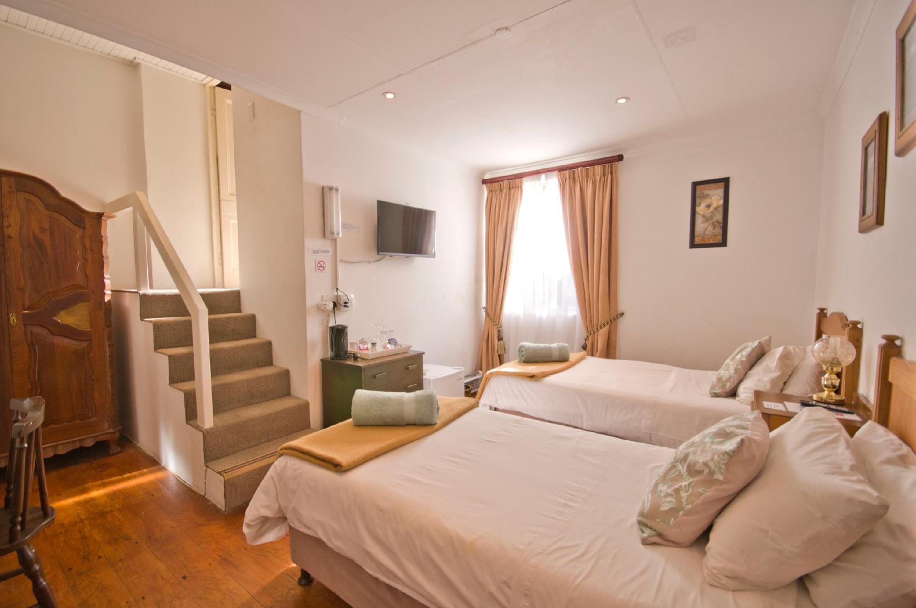 Twin Room - Photo 8