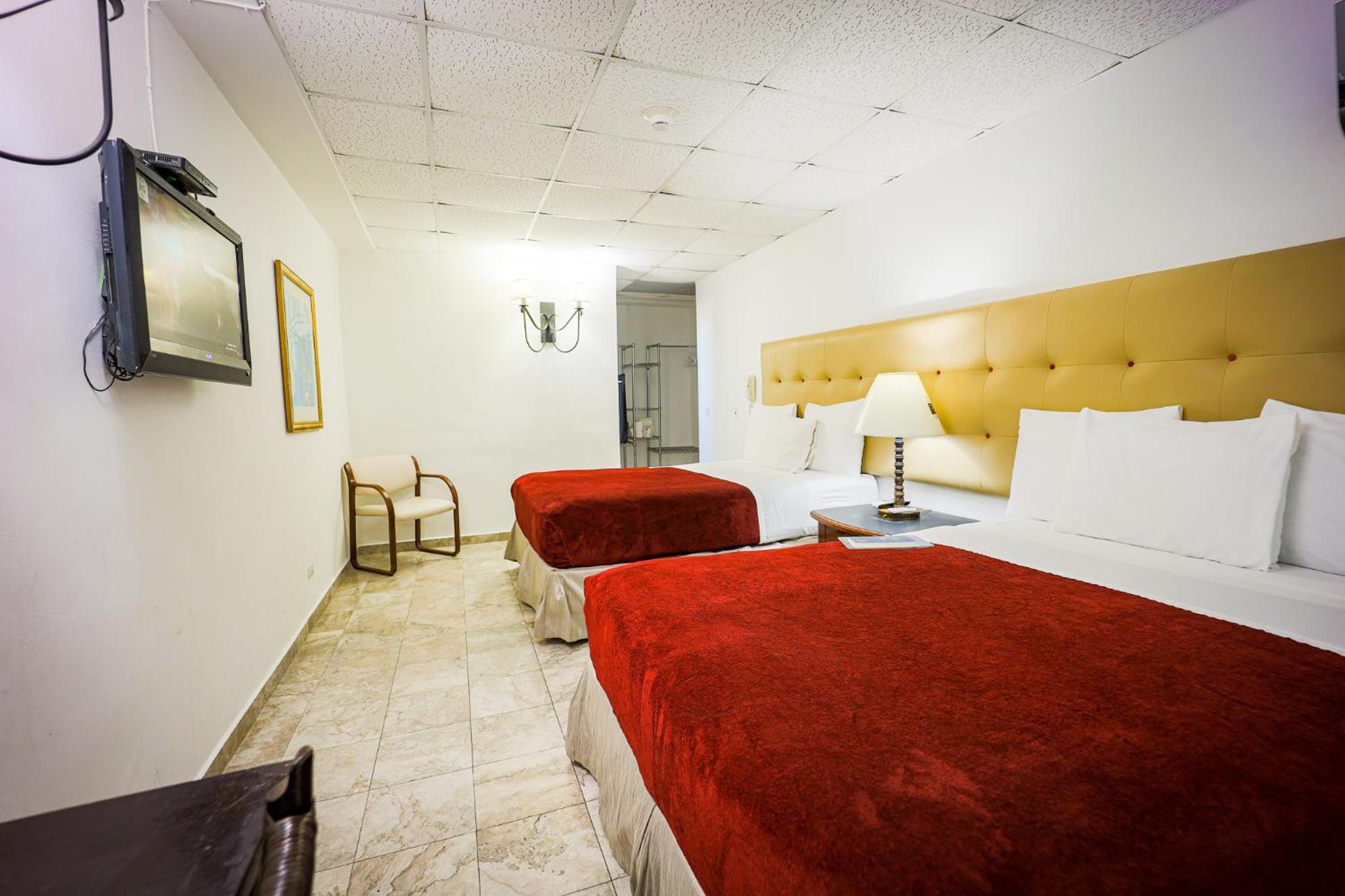 Standard Room, Two Double Beds - Photo 1