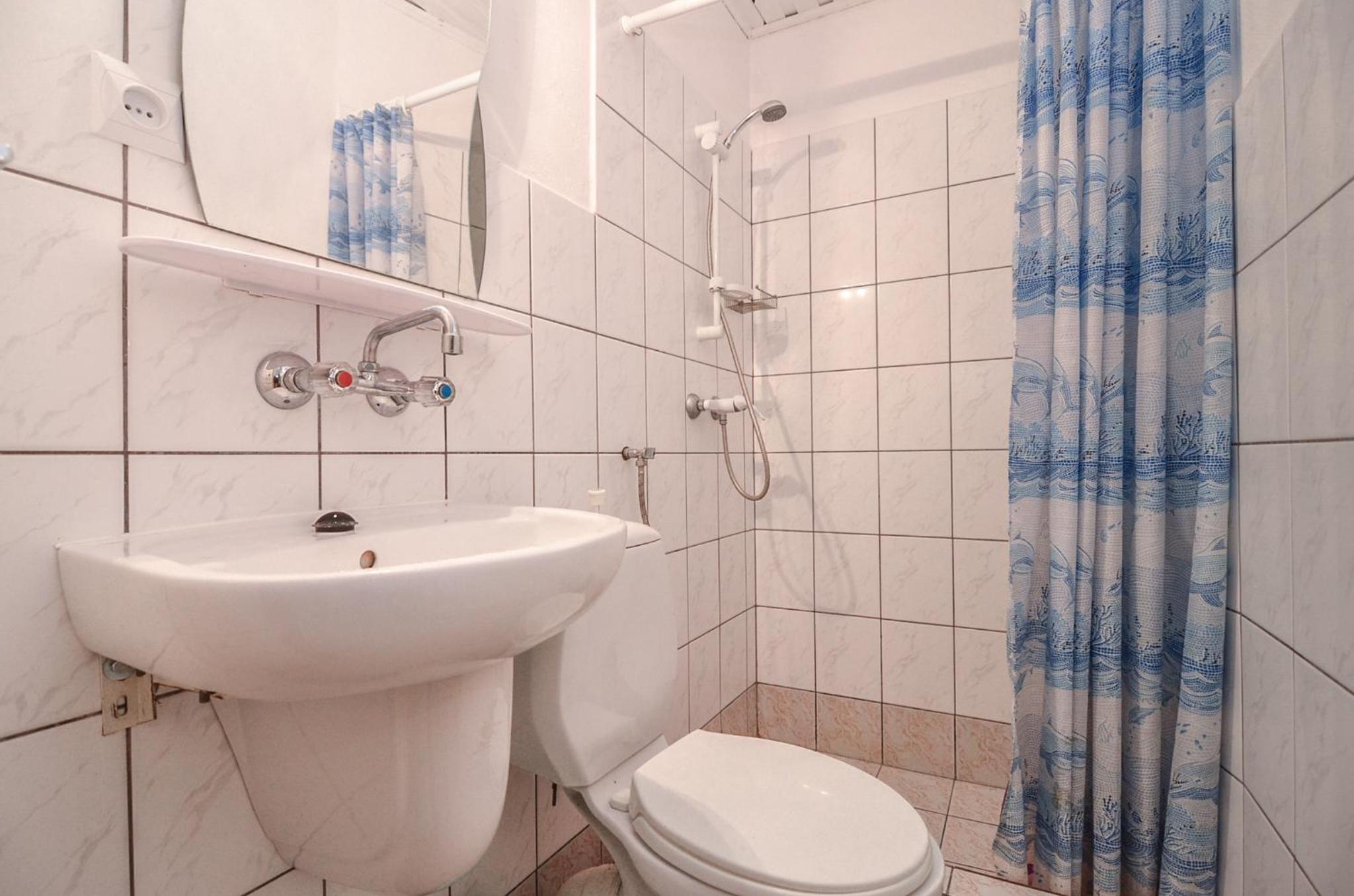 Small Double Room - Photo 4