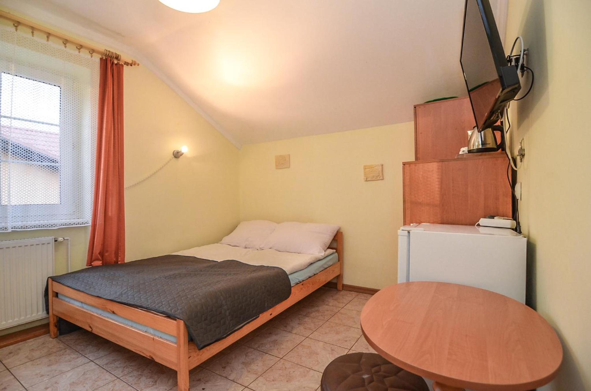 Small Double Room - Photo 2