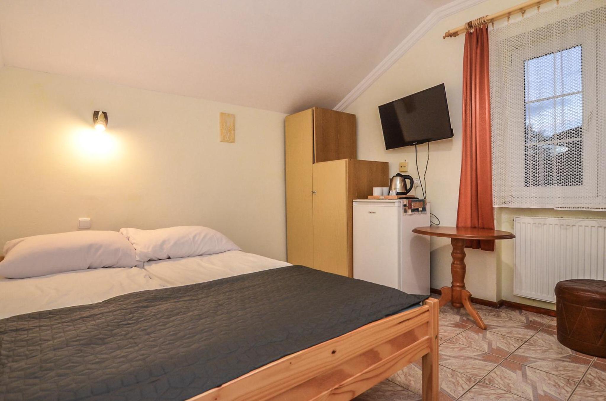 Small Double Room - Photo 1
