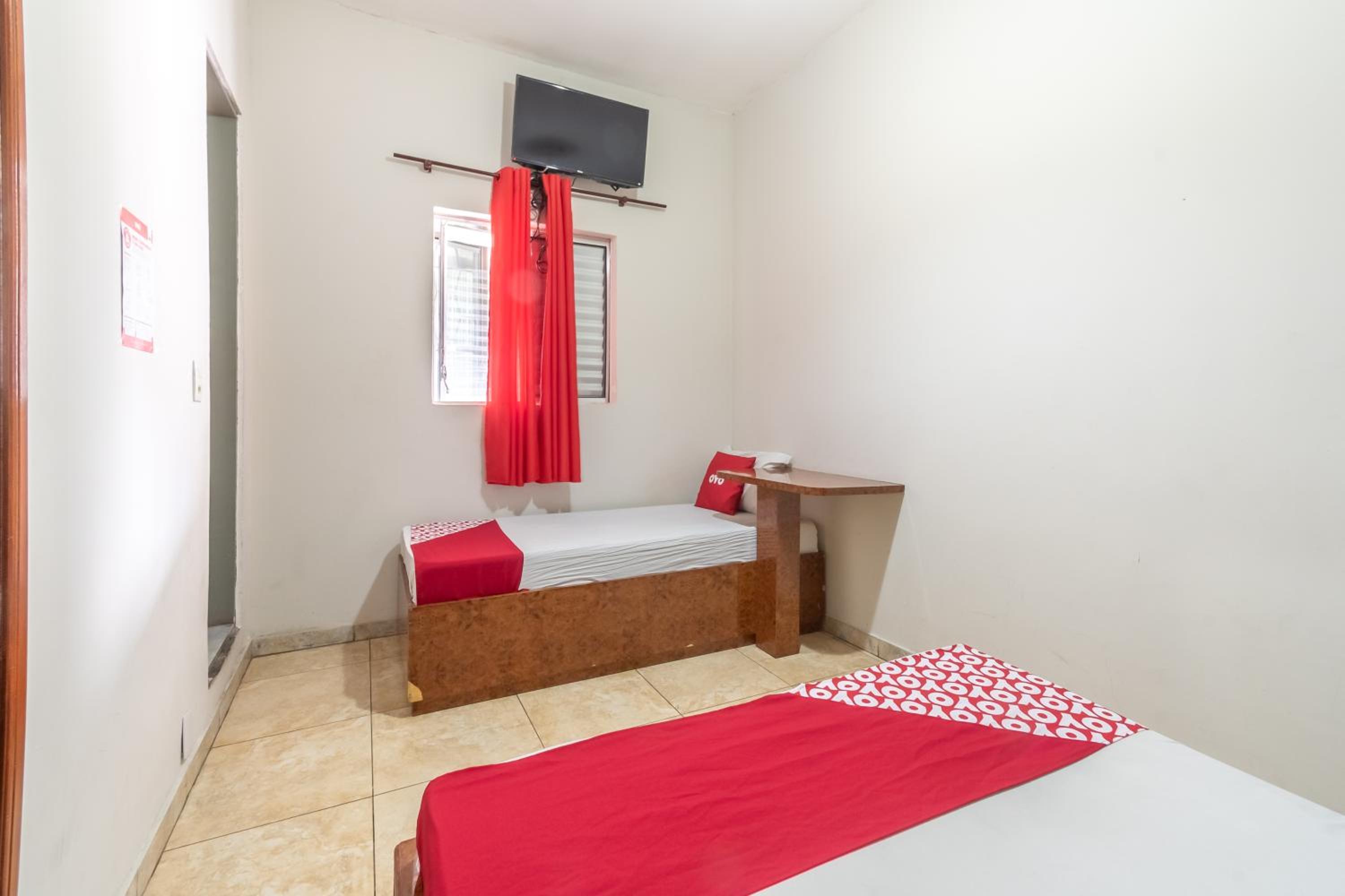 Triple Room (1 Double bed + 1 Single bed) - Photo 3