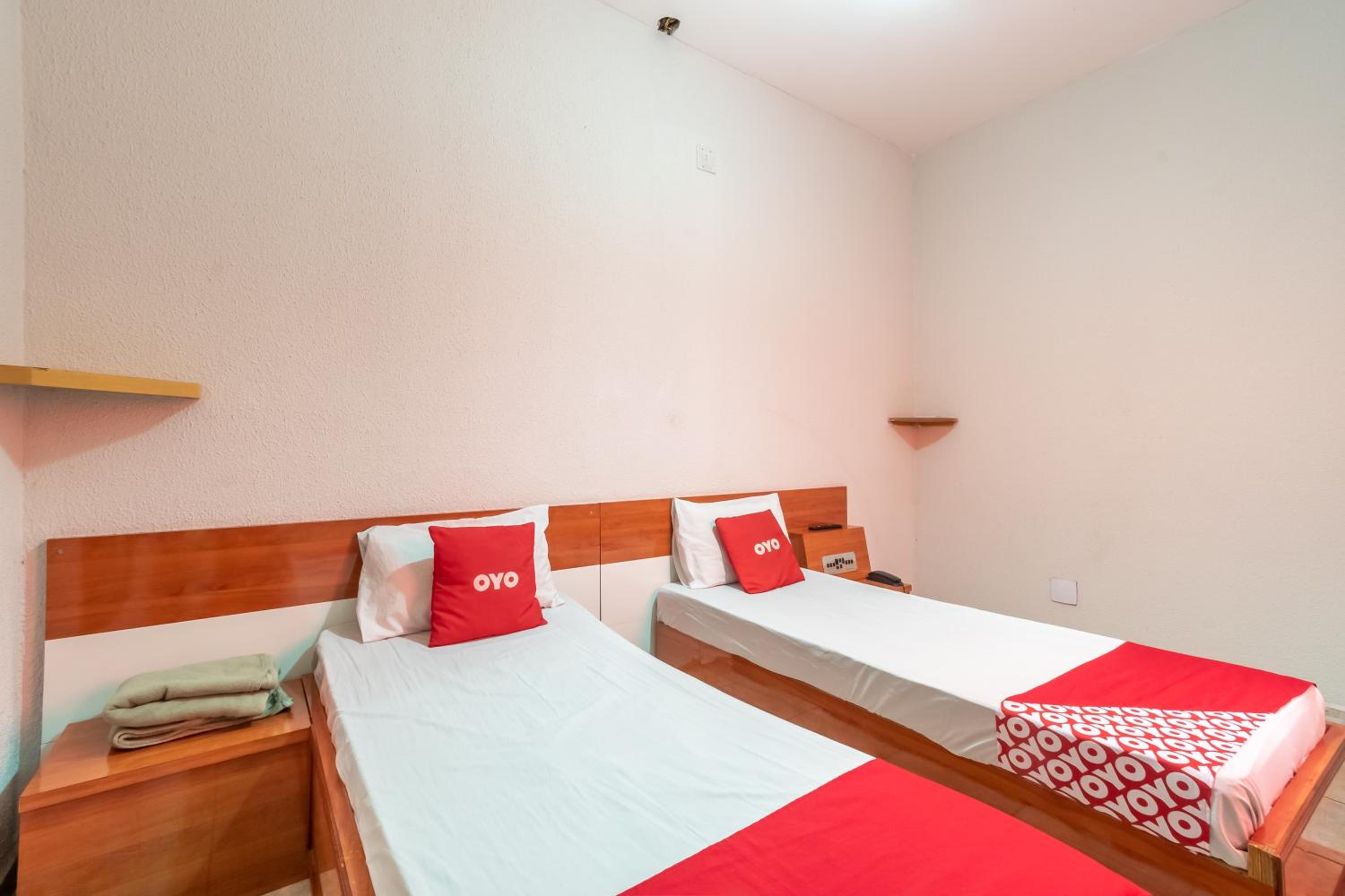 Twin Room - Photo 4