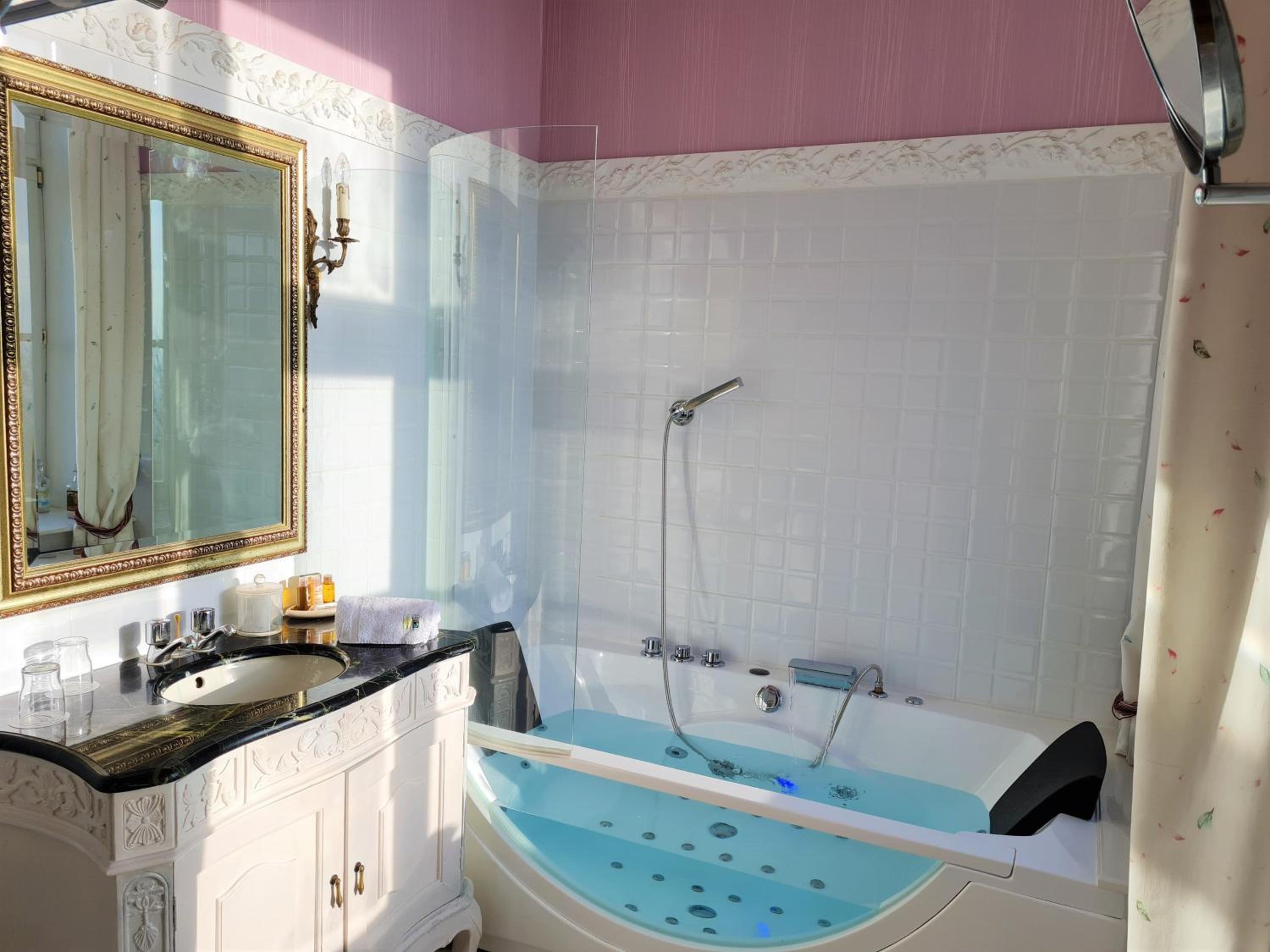 Chambre Double avec Baignoire Spa Chambre Double avec Baignoire Spa