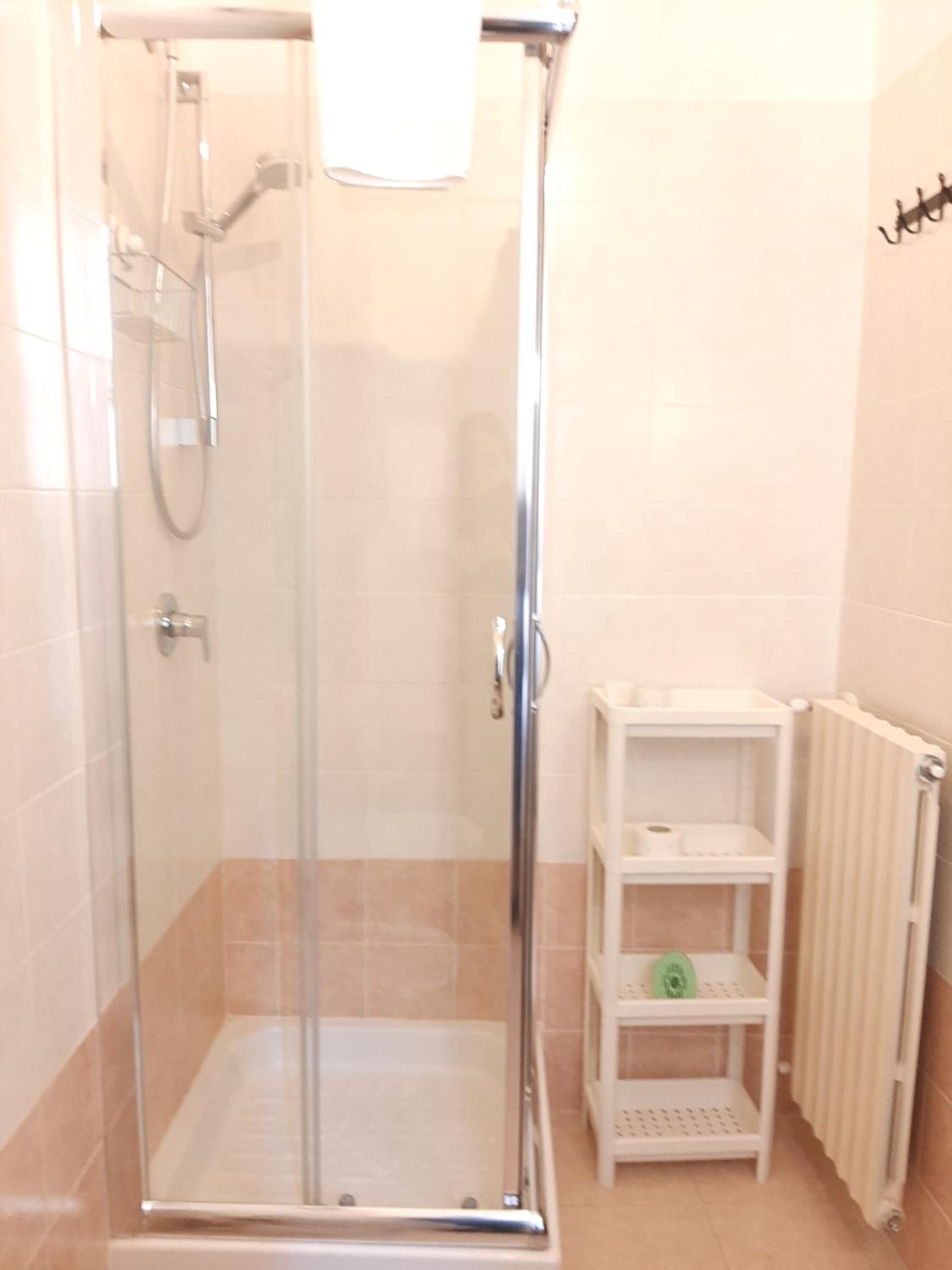 Quadruple Room with Private Bathroom - Photo 9