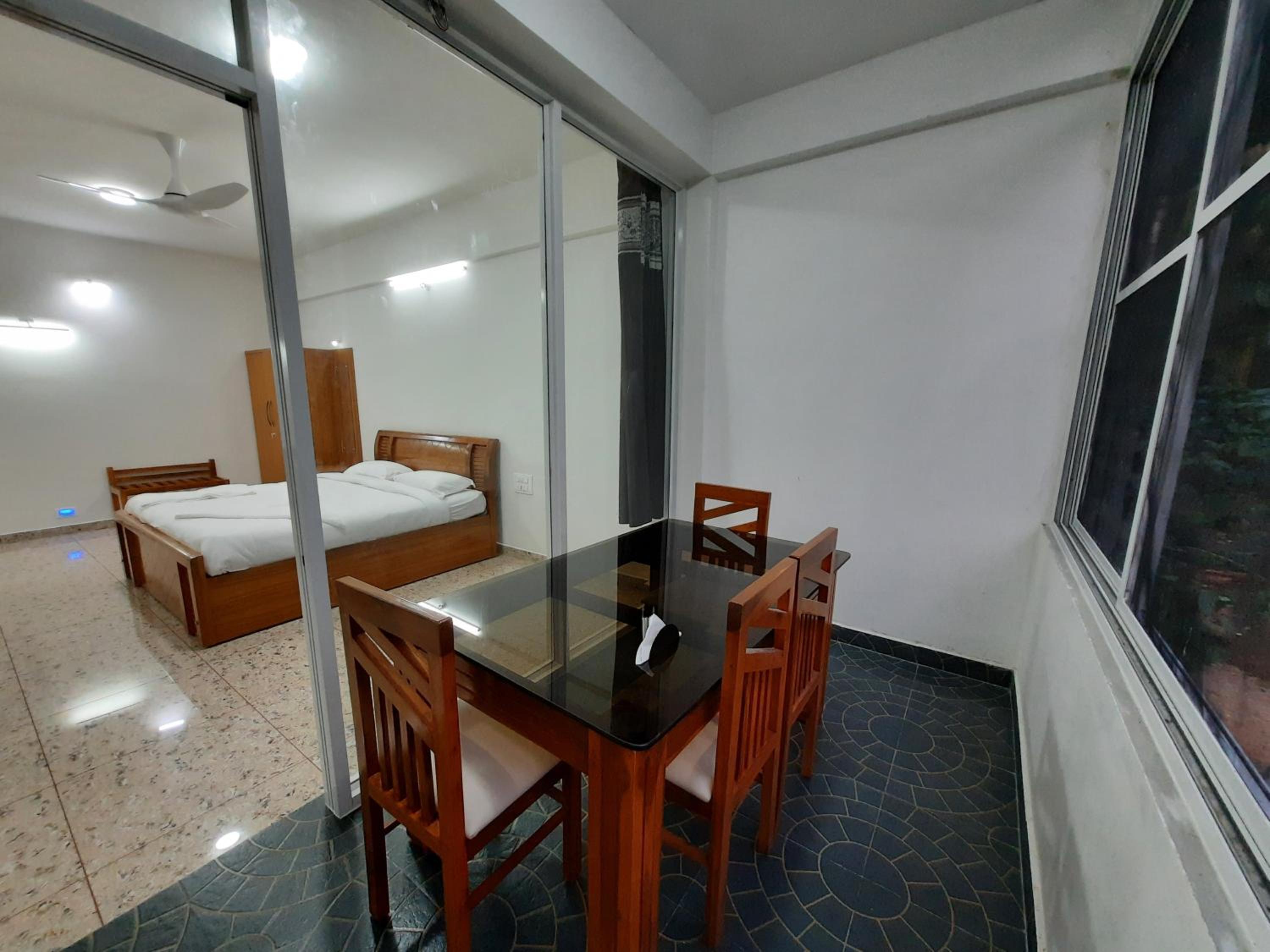 Deluxe Double Room (2 Adults + 1 Child) photo 2