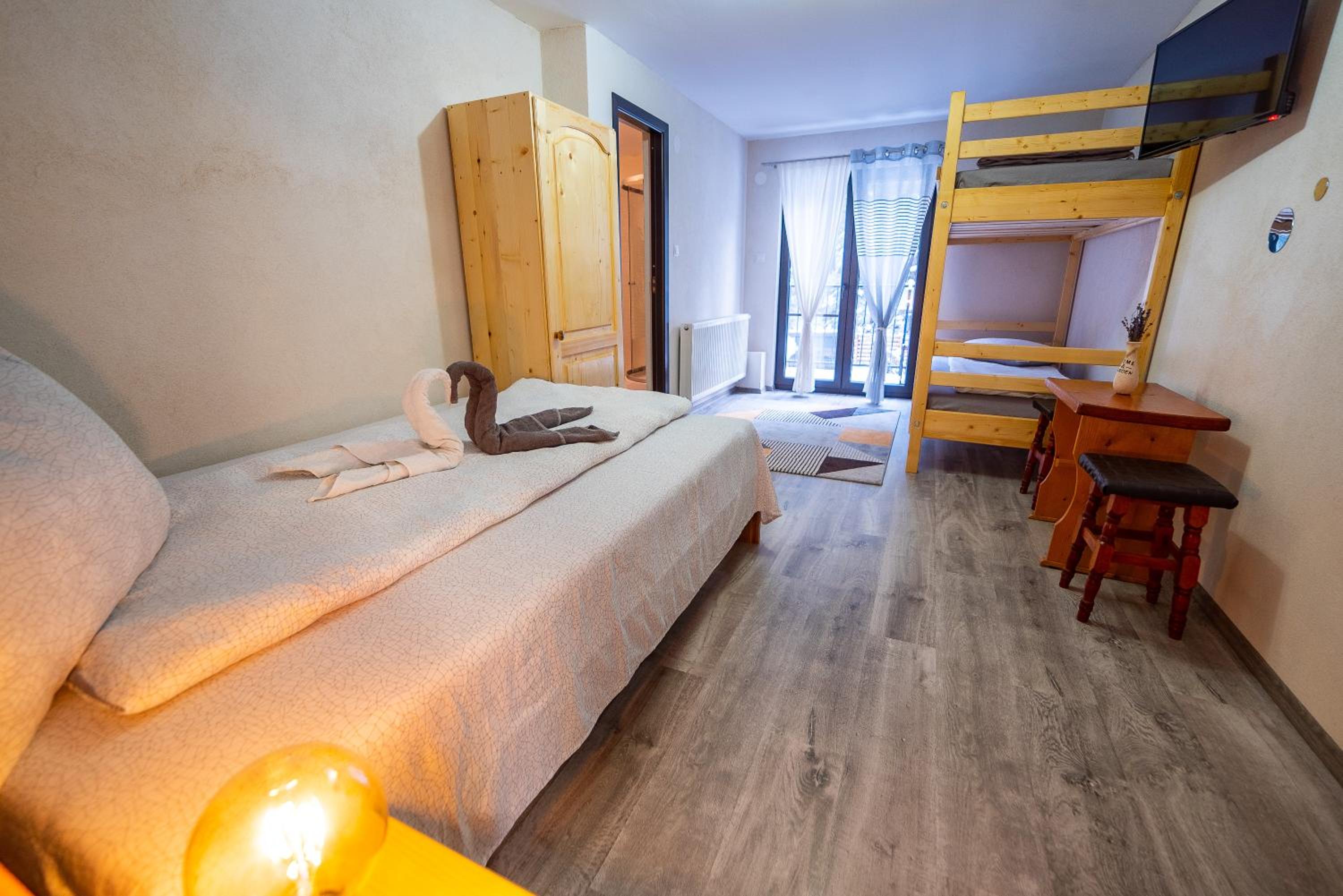 Quadruple Room - Photo 1