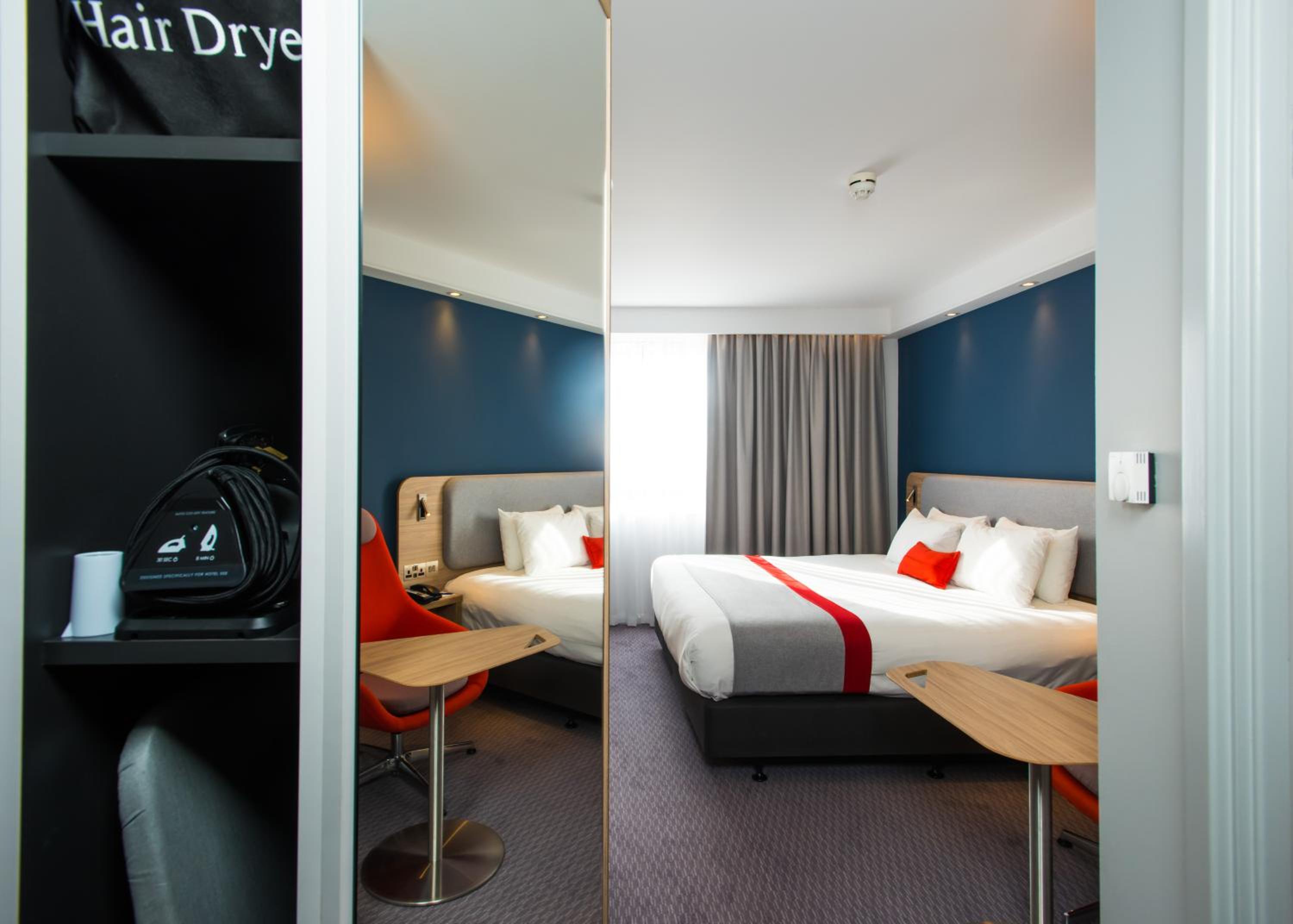 Standard King Room with Free Hot Breakfast - Photo 1