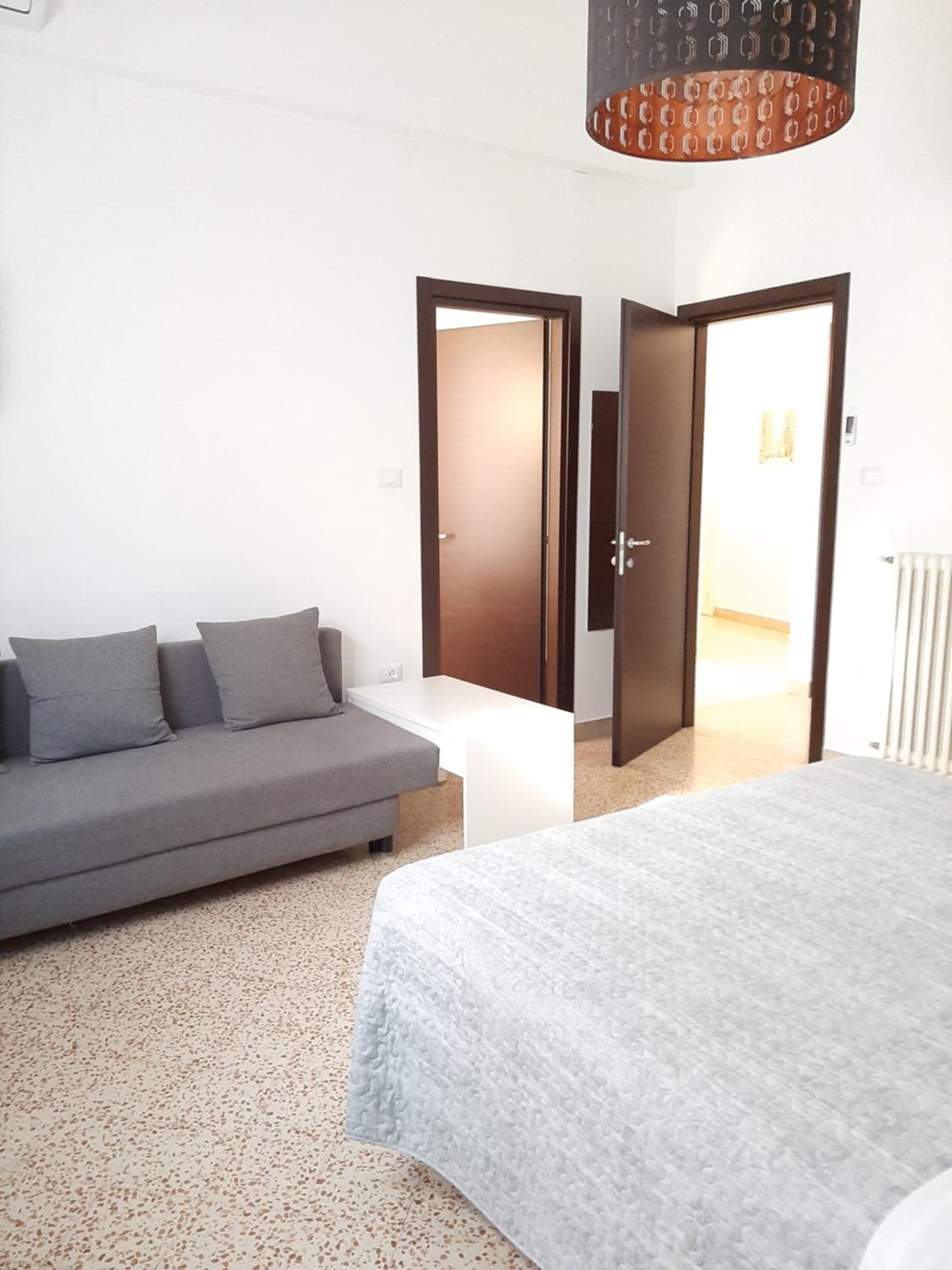 Quadruple Room with Private Bathroom - Photo 4