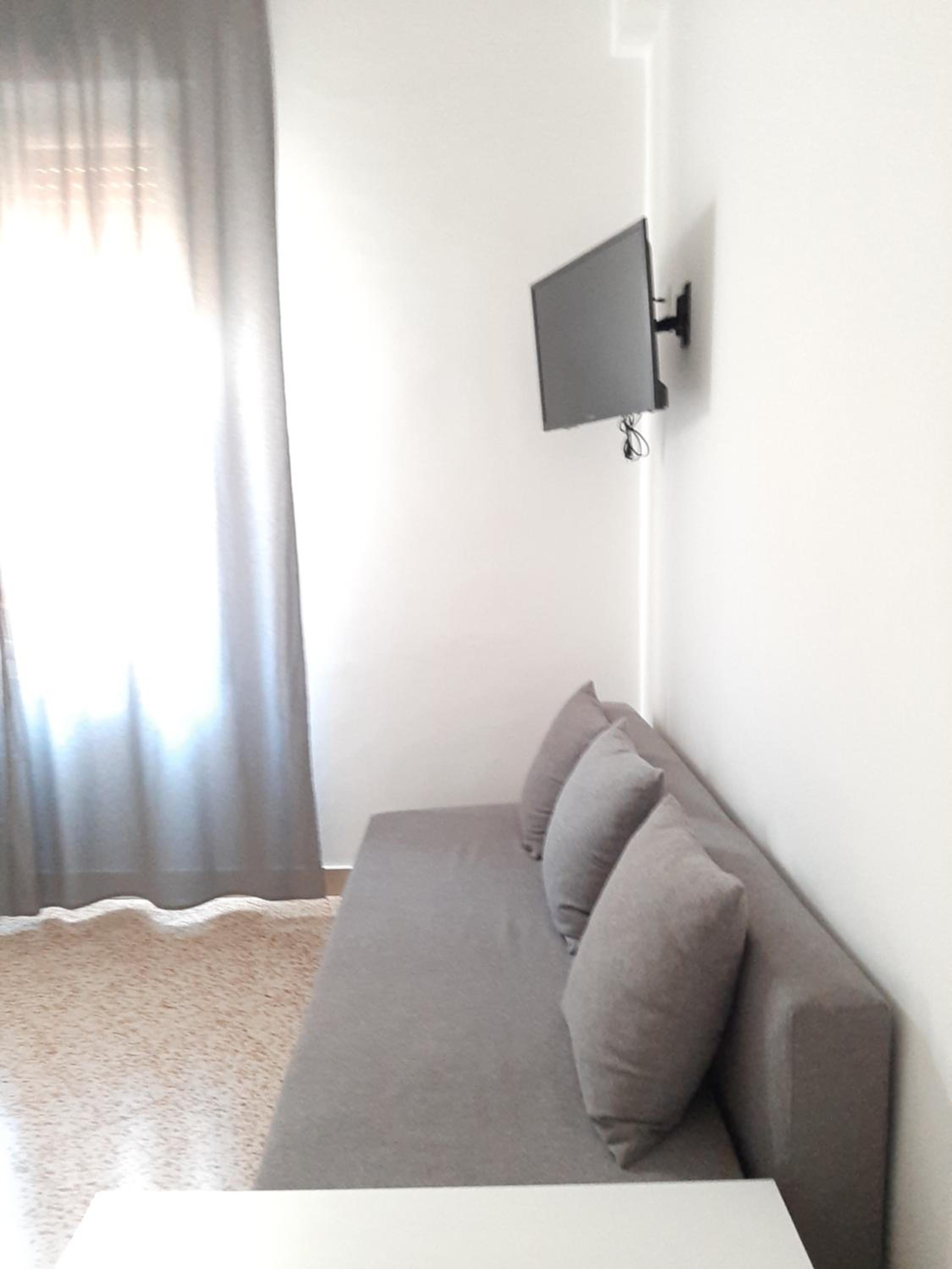 Quadruple Room with Private Bathroom - Photo 22