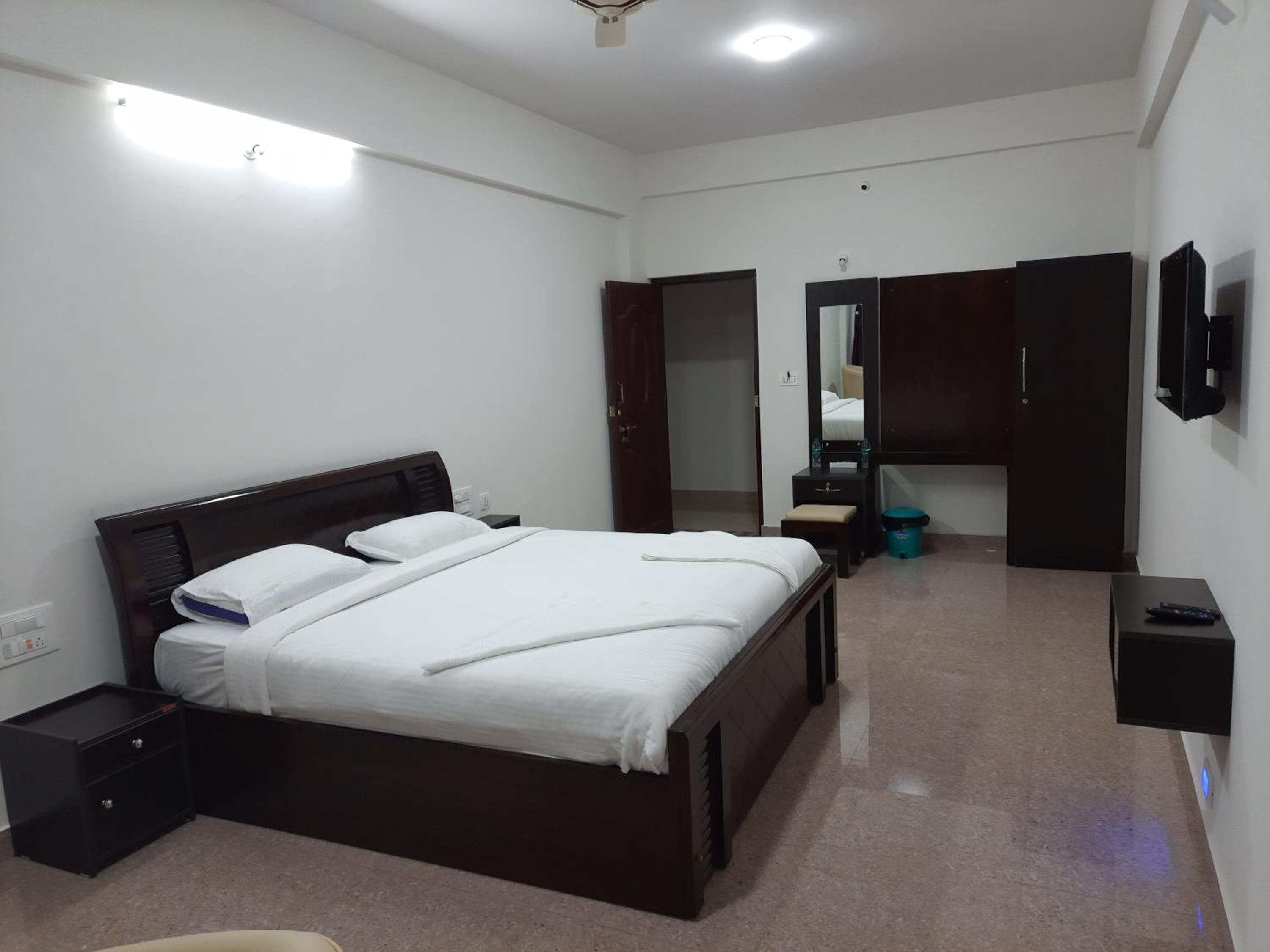 Deluxe Room (2 Adults + 1 Child) photo 3