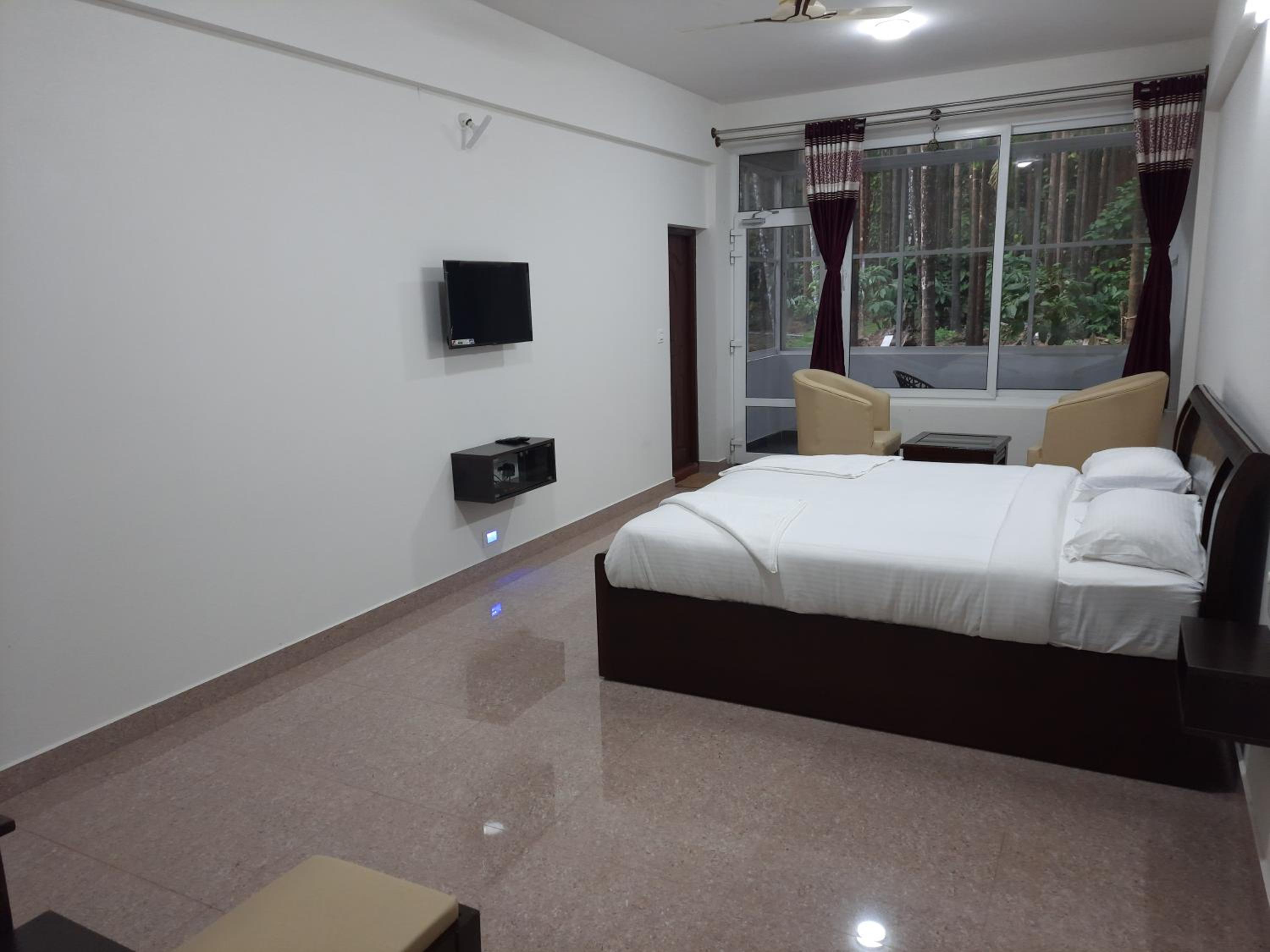 Deluxe Room (2 Adults + 1 Child) photo 2