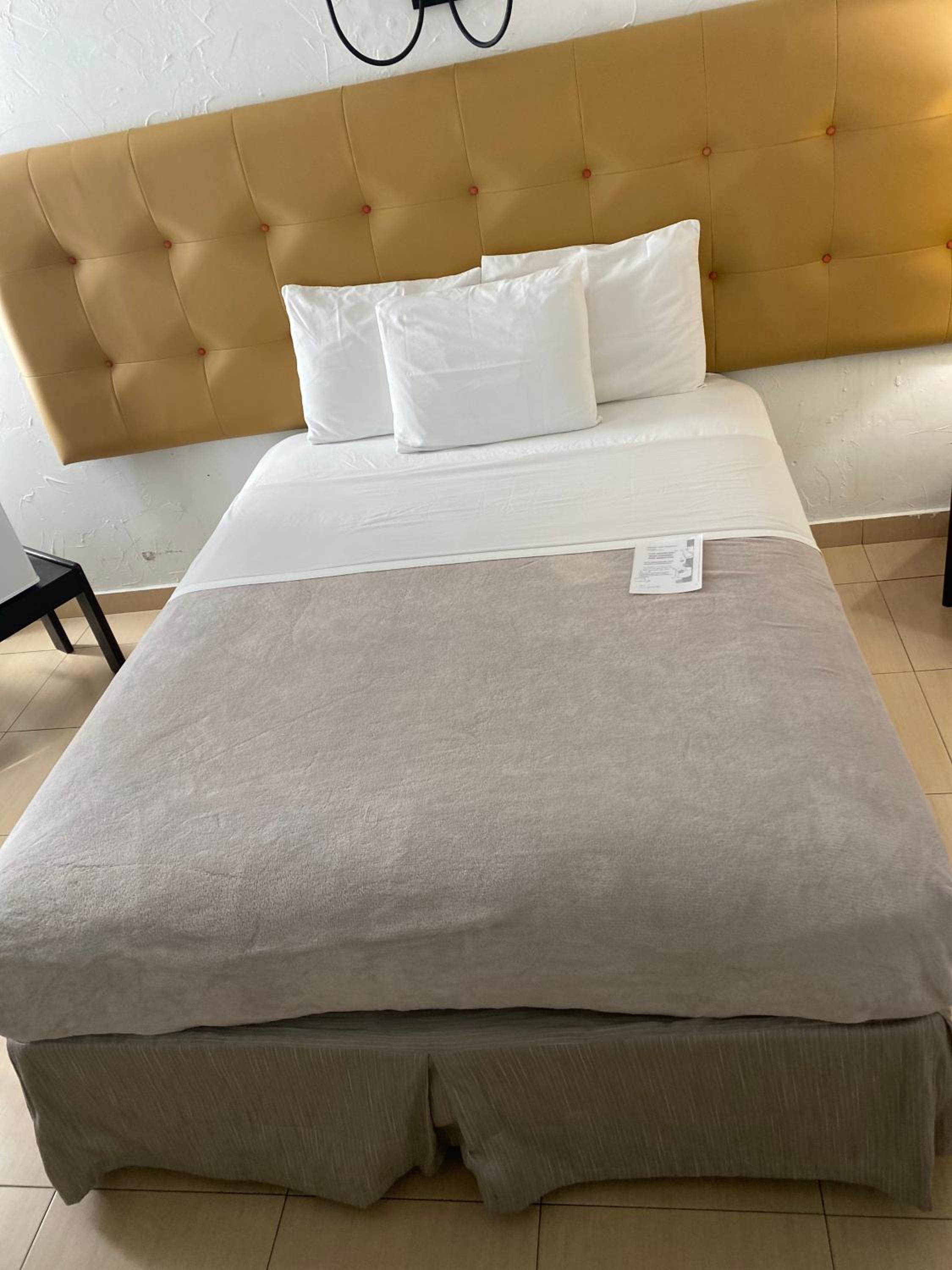 Standard Room, One Queen Bed - Photo 1