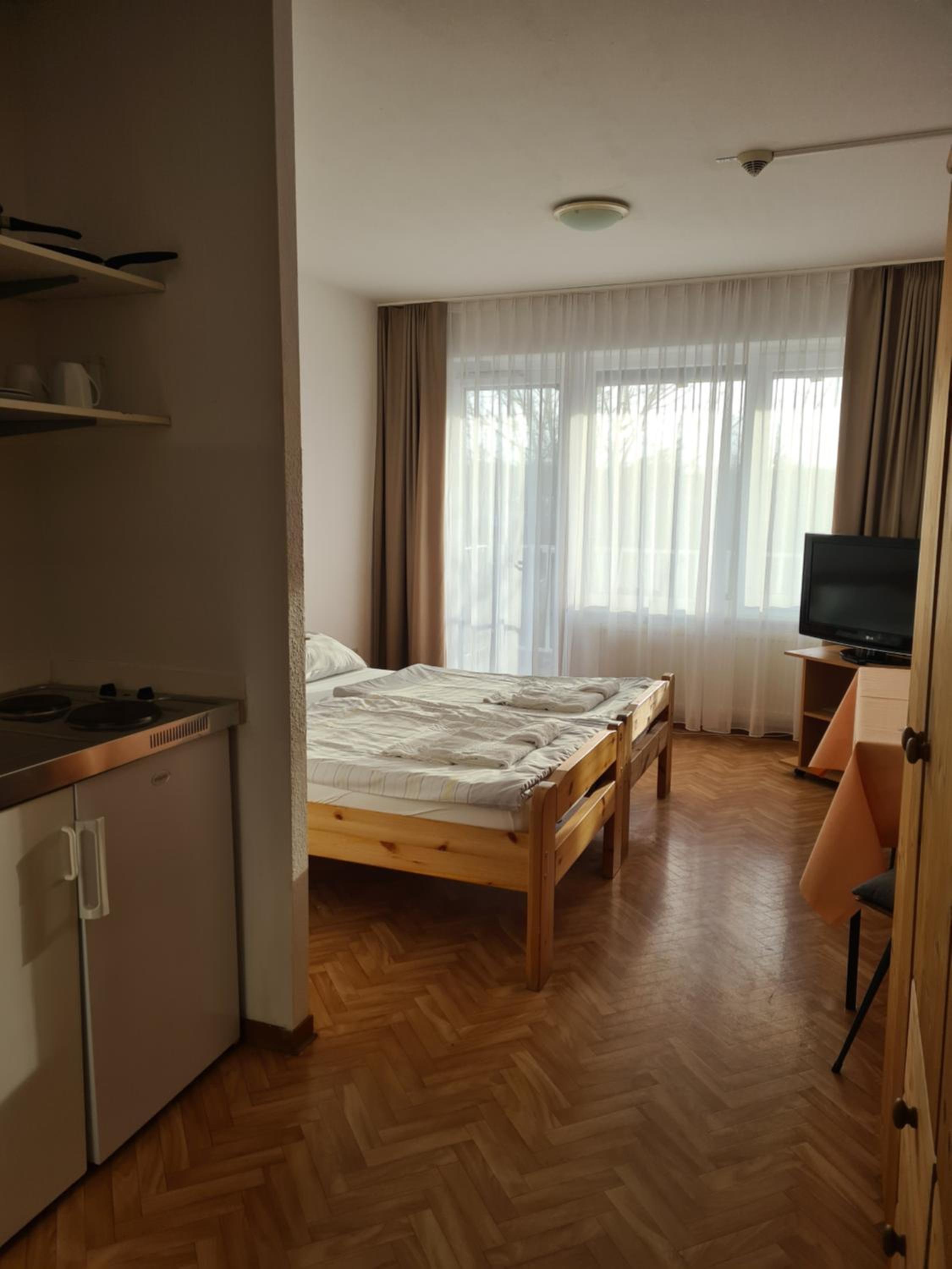 Double Room with Balcony - Photo 6
