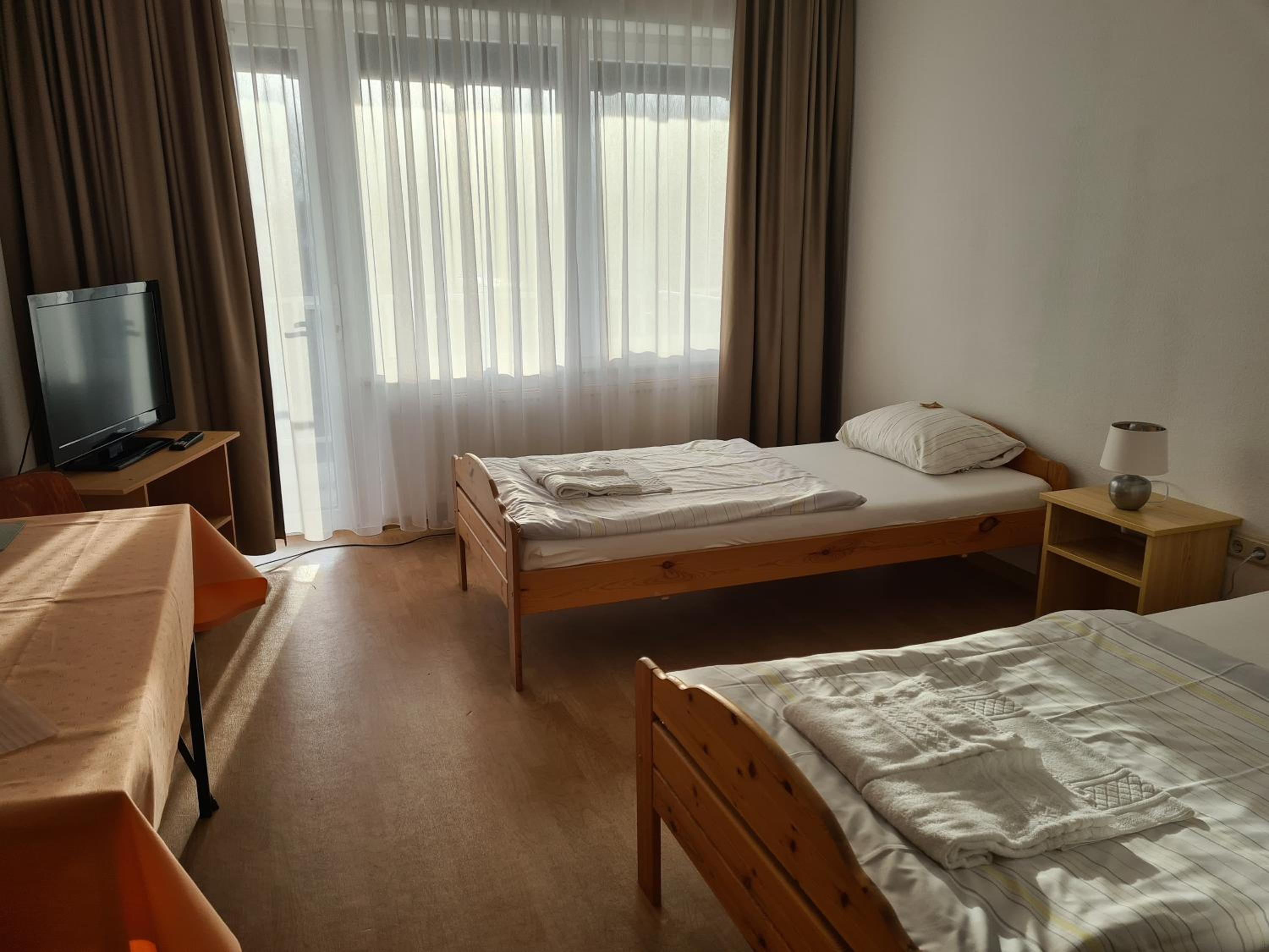 Double Room with Balcony - Photo 7