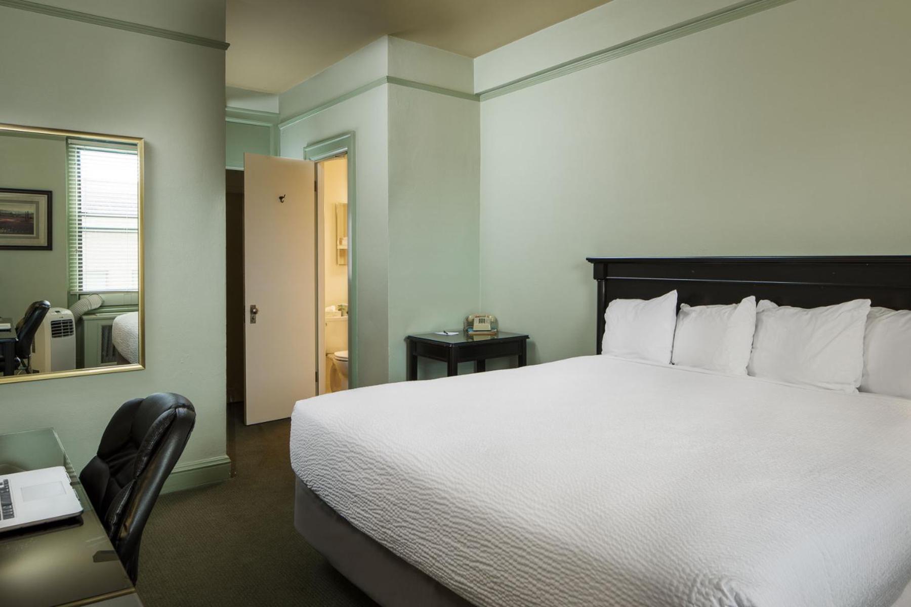 Hotel King Room photo 1