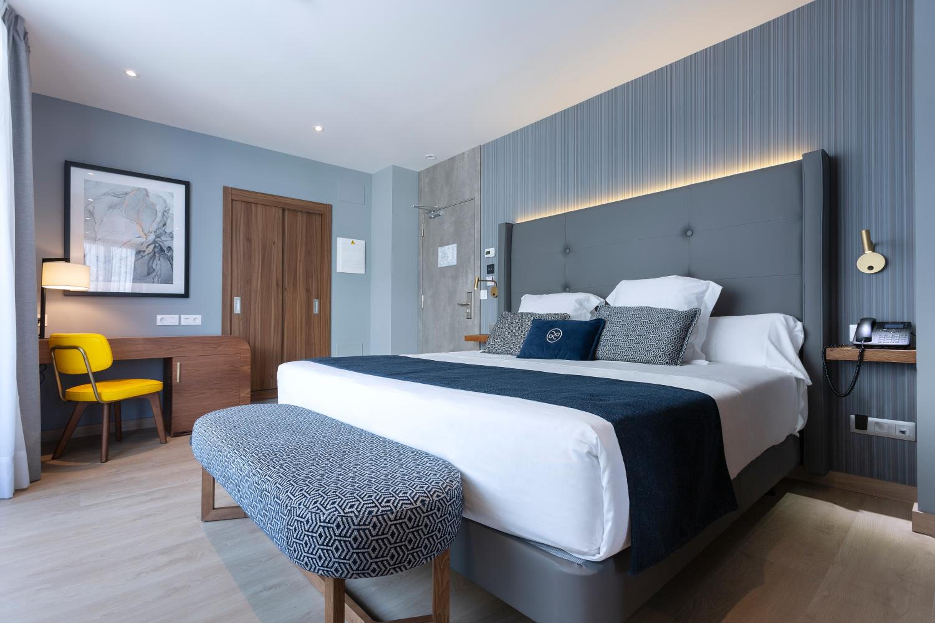 Premium Double Room with Terrace - Photo 8