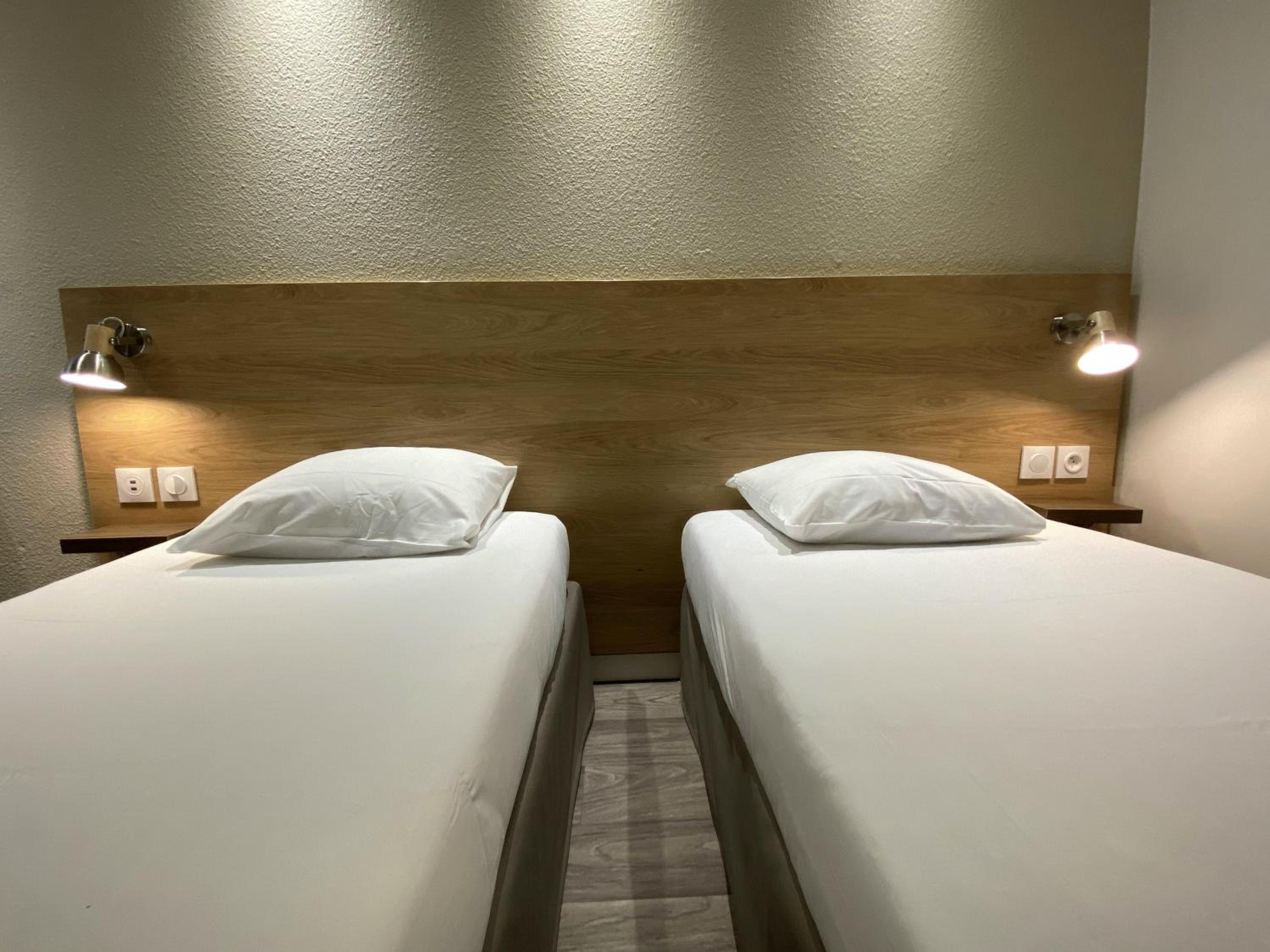 Twin Room - Photo 1