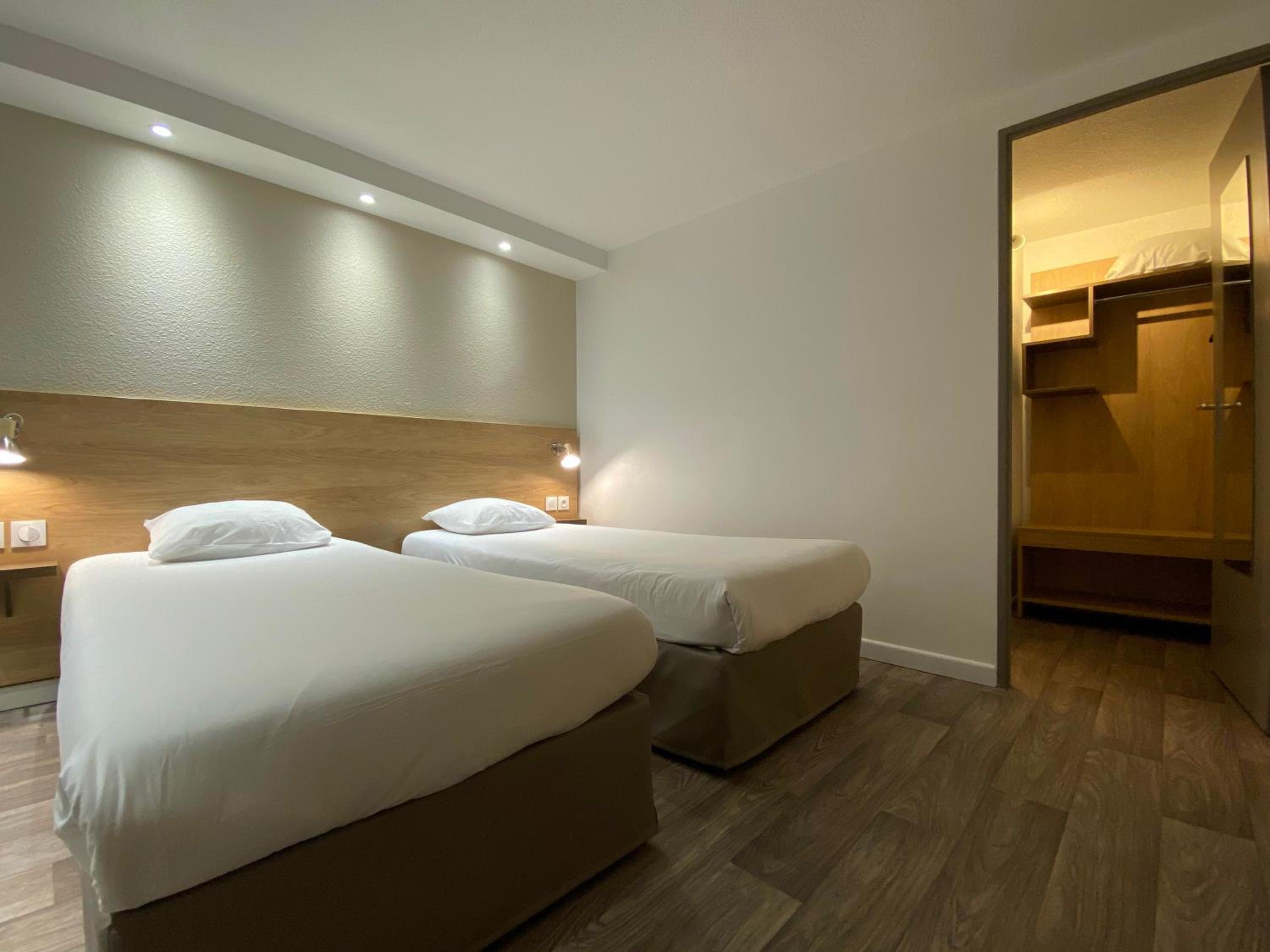 Twin Room - Photo 2