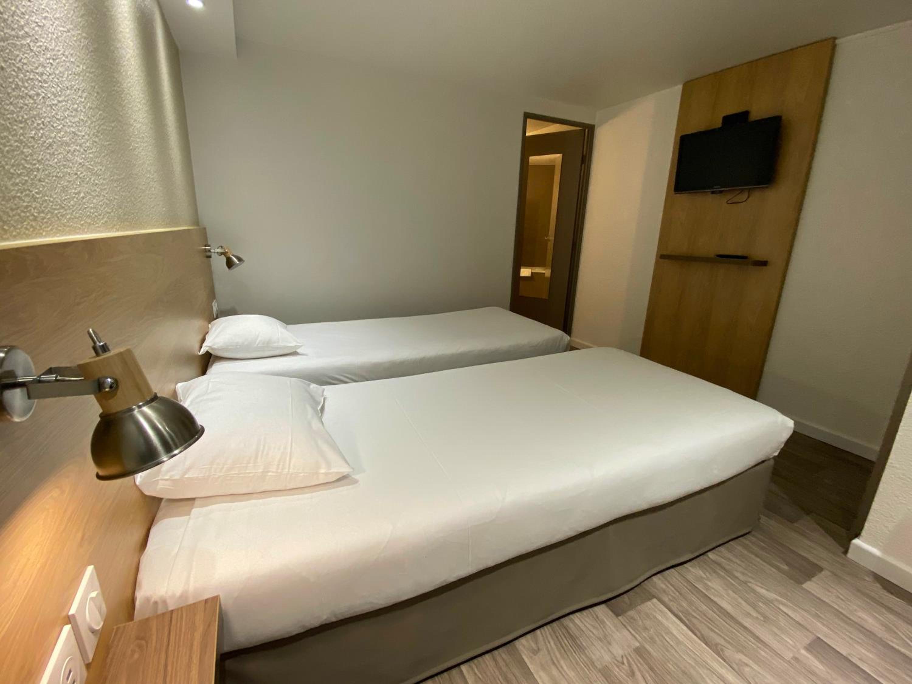 Twin Room - Photo 4