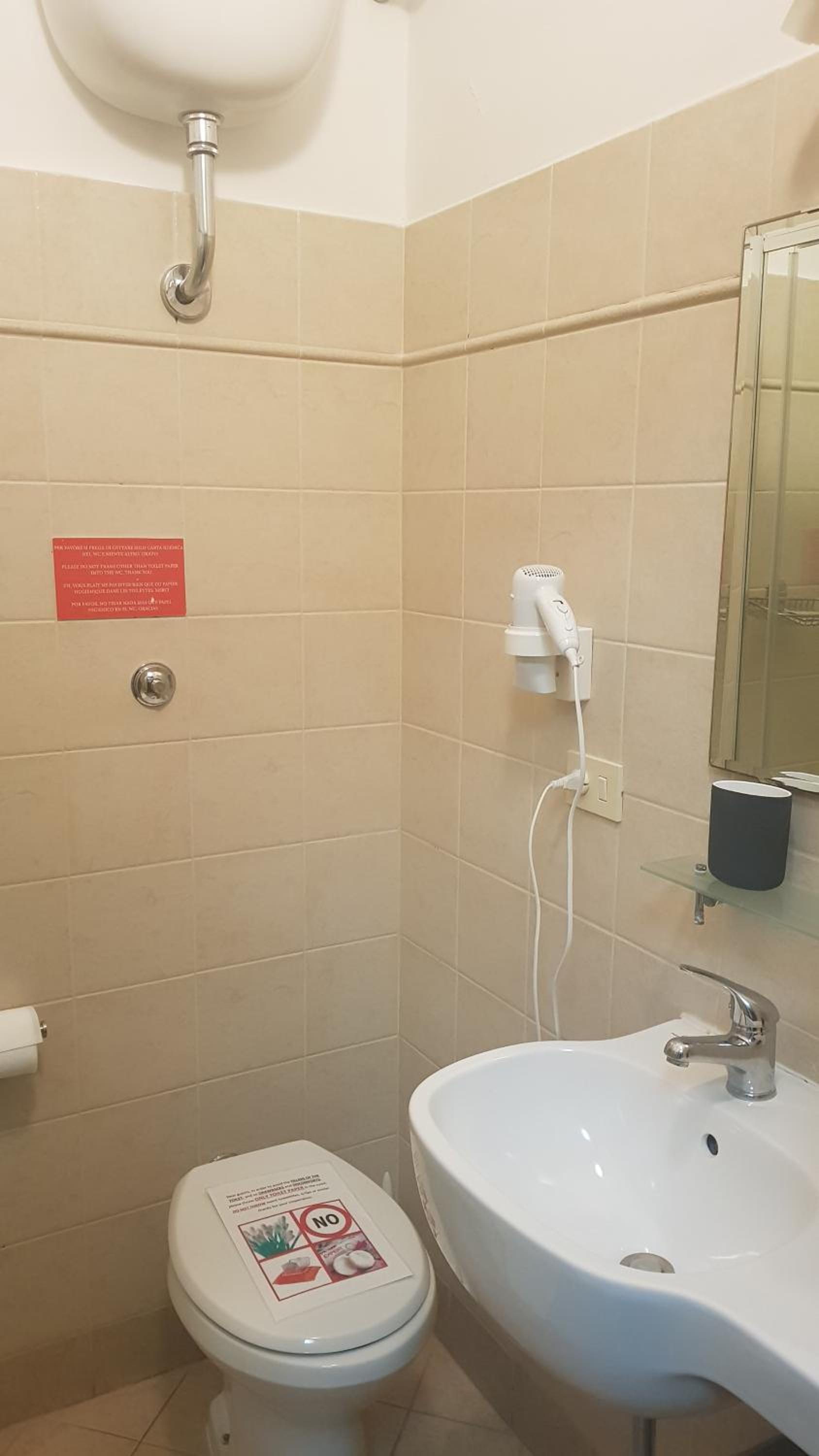 Single Room With Private Bathroom photo 2