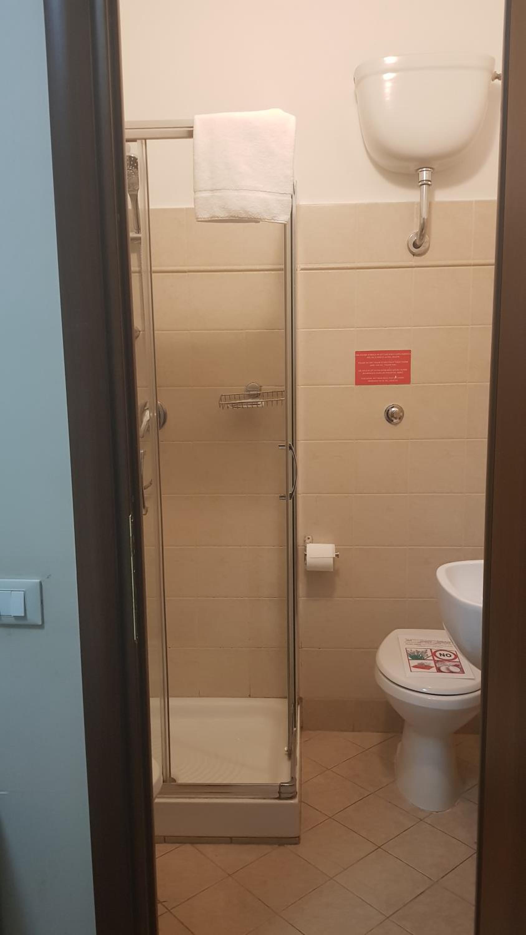 Single Room With Private Bathroom photo 3