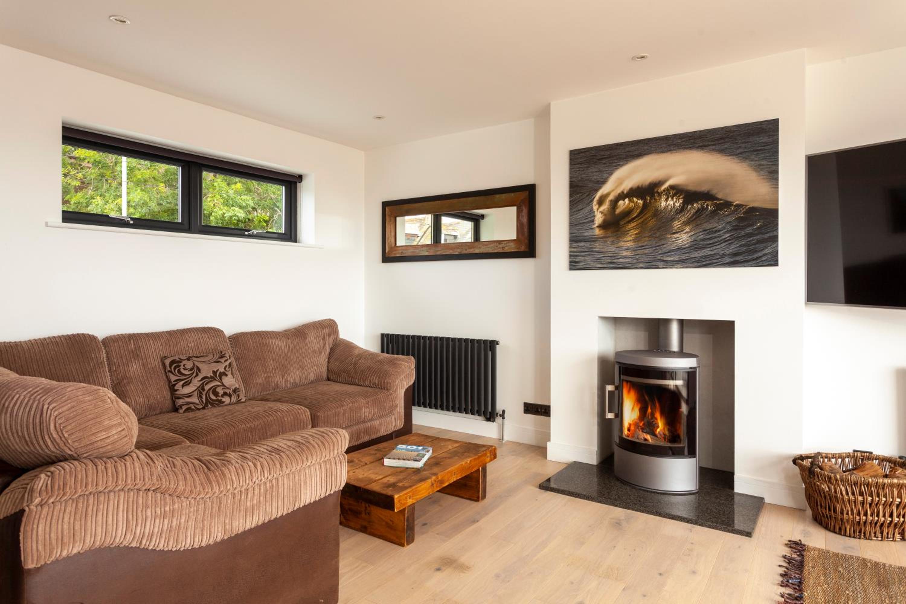 Three-Bedroom House photo 3