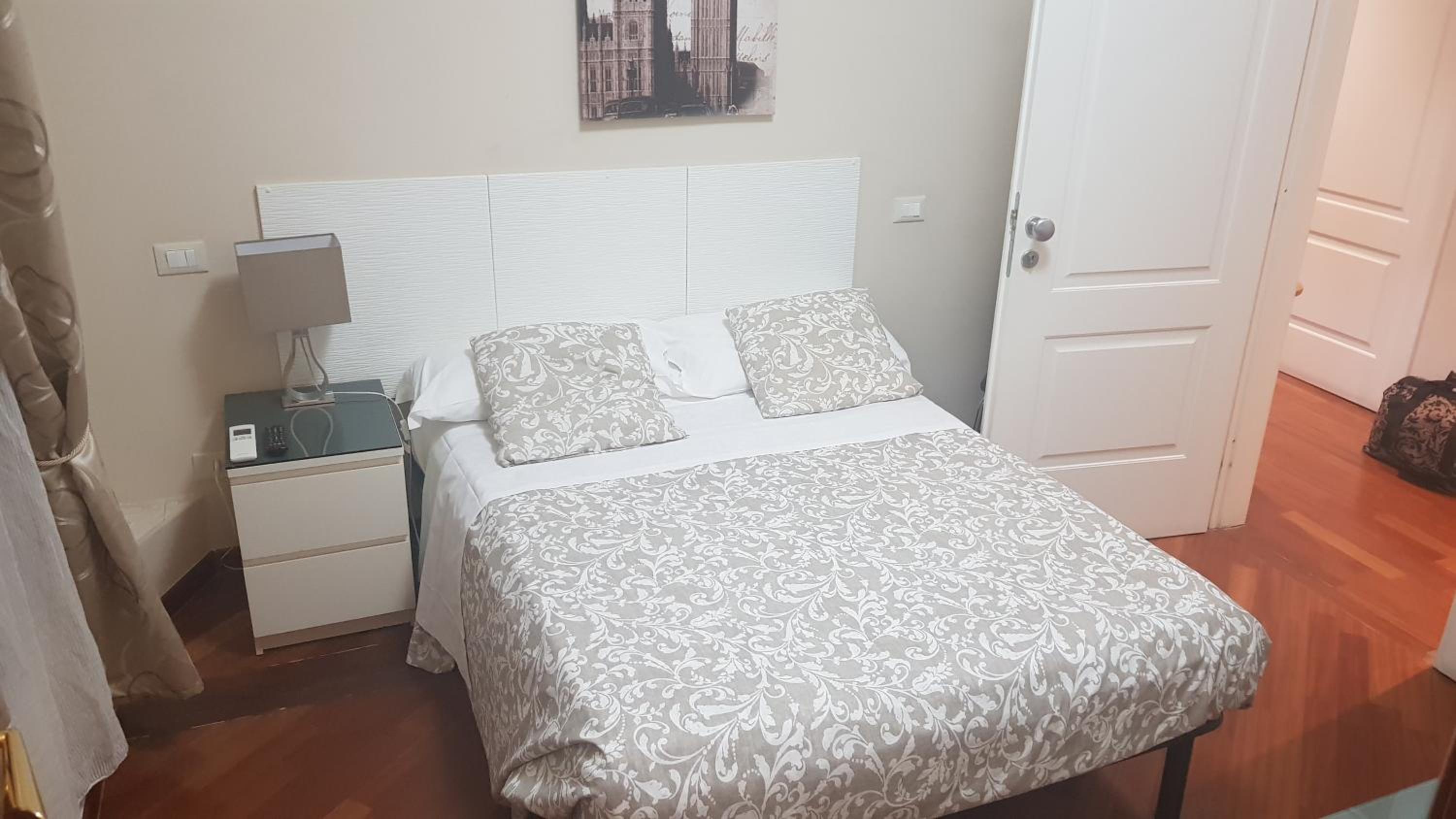 Single Room With Private Bathroom photo 3