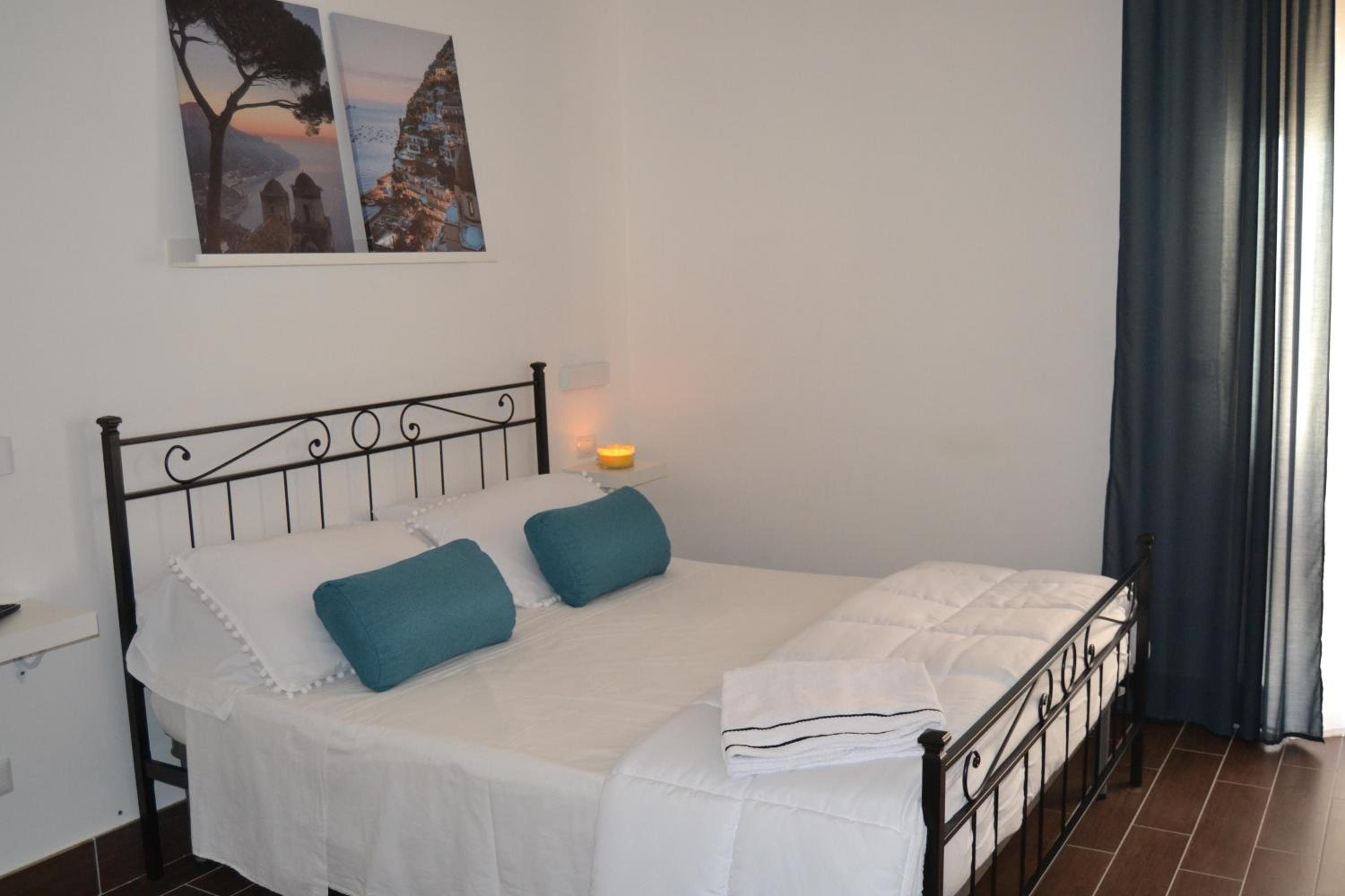Quadruple Room with Private Bathroom - Photo 8