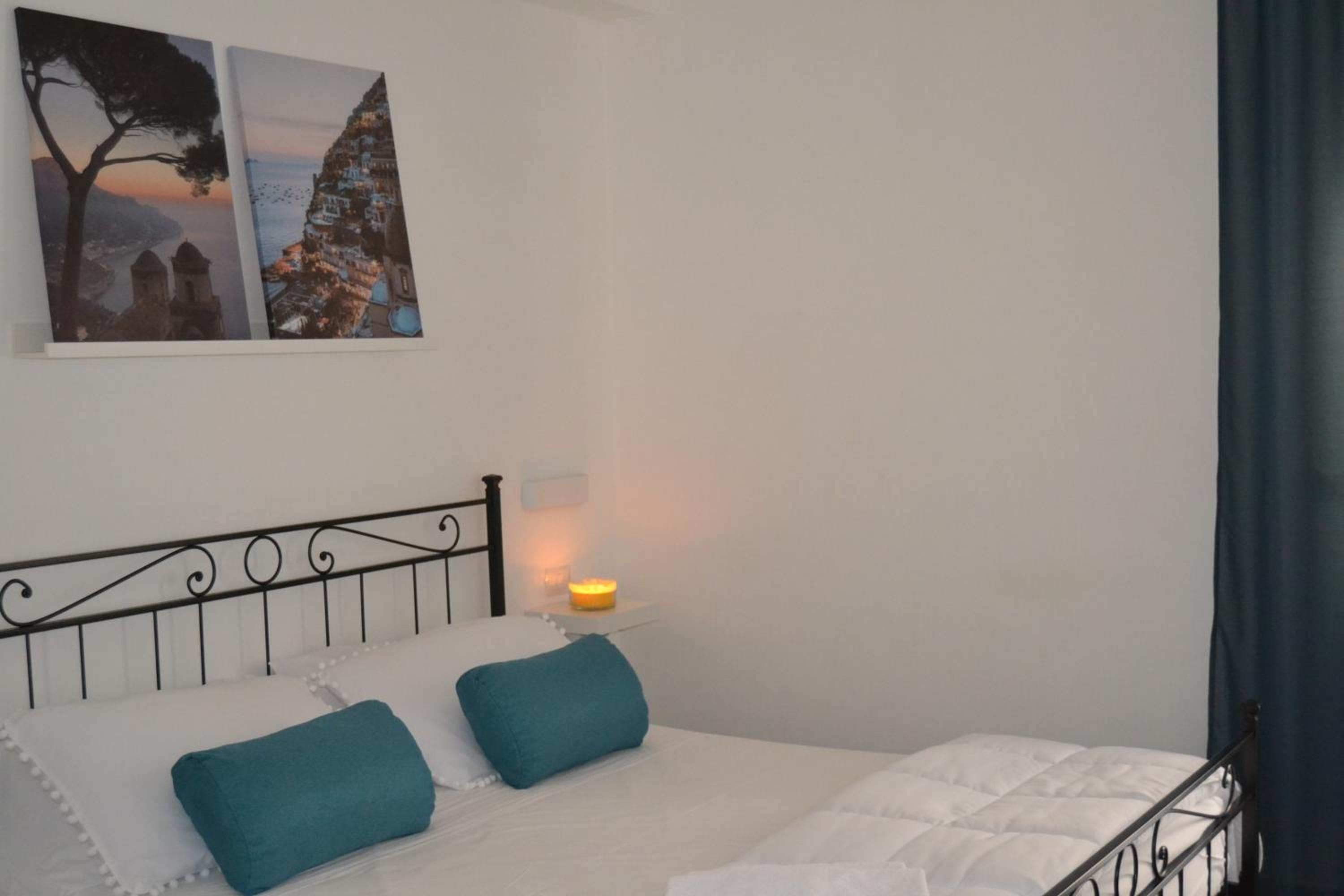 Quadruple Room with Private Bathroom - Photo 11