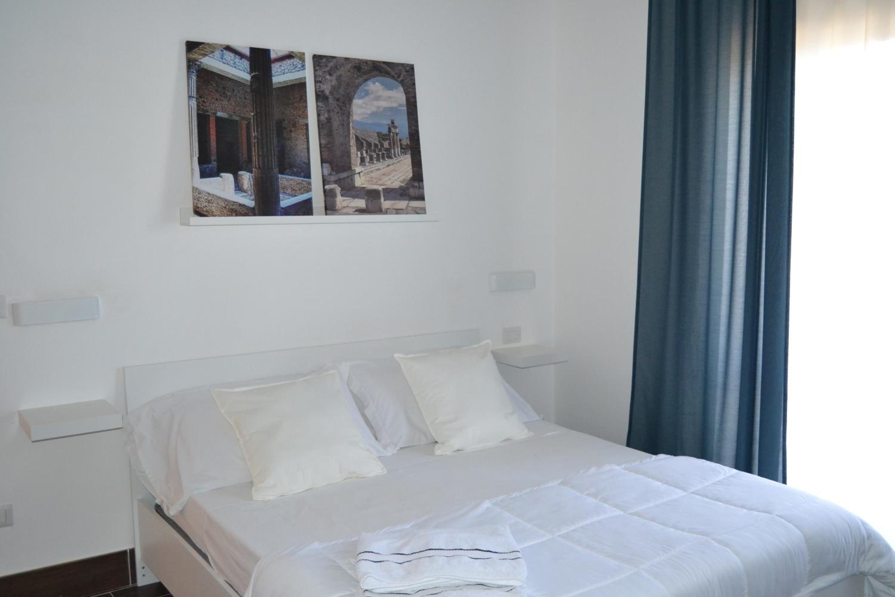 Triple Room with Private Bathroom - Photo 10