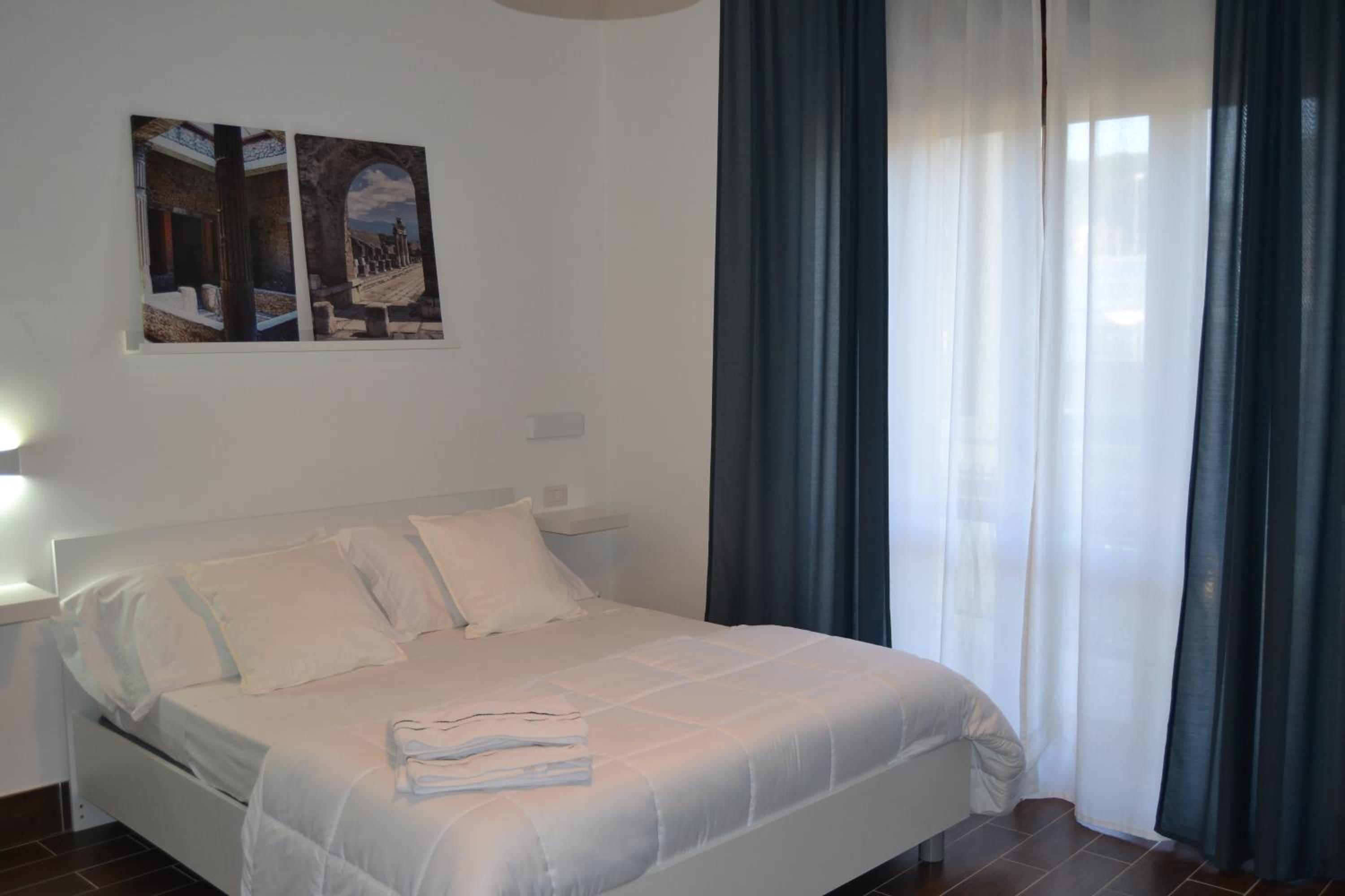 Triple Room with Private Bathroom - Photo 9