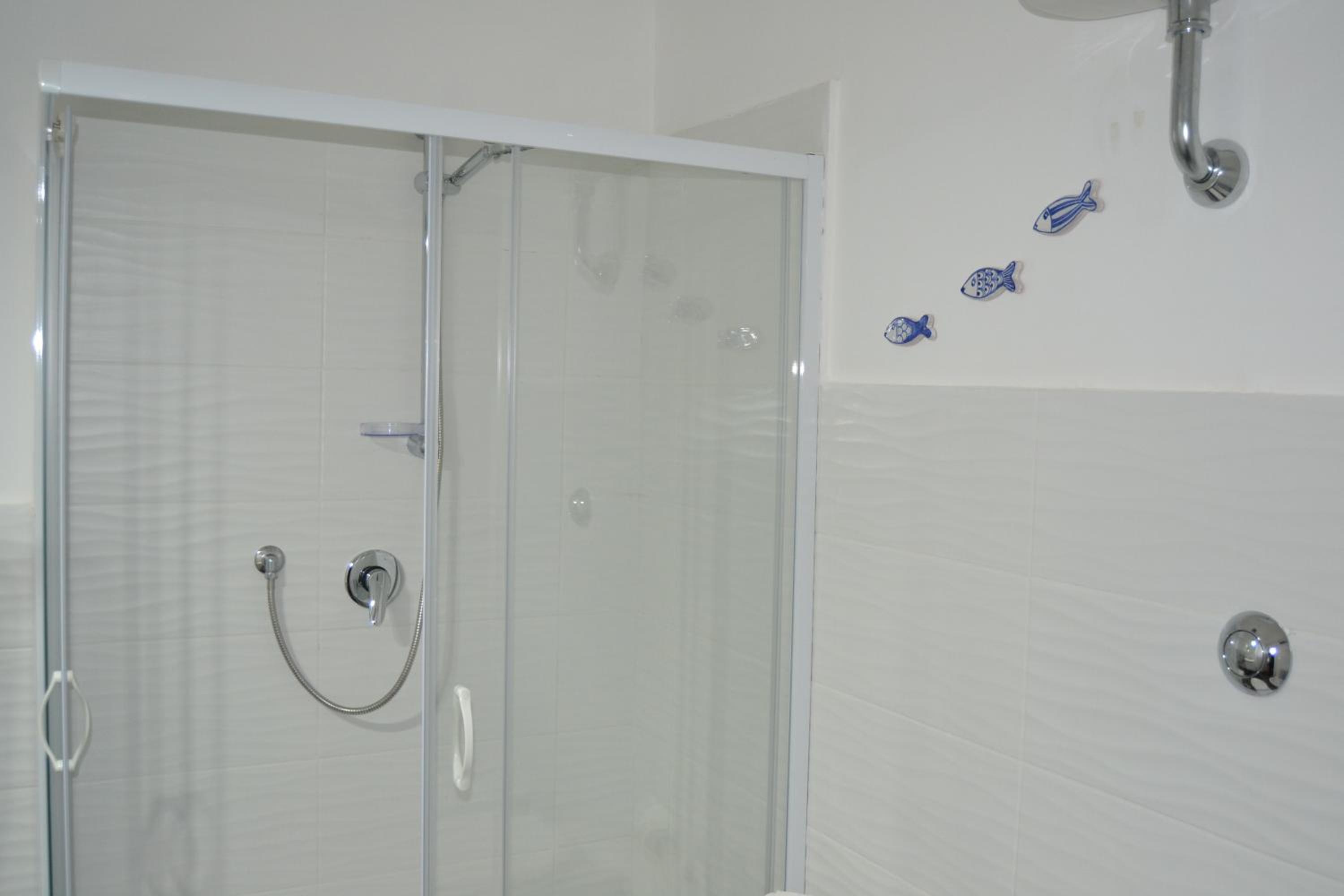 Triple Room with Private Bathroom - Photo 4