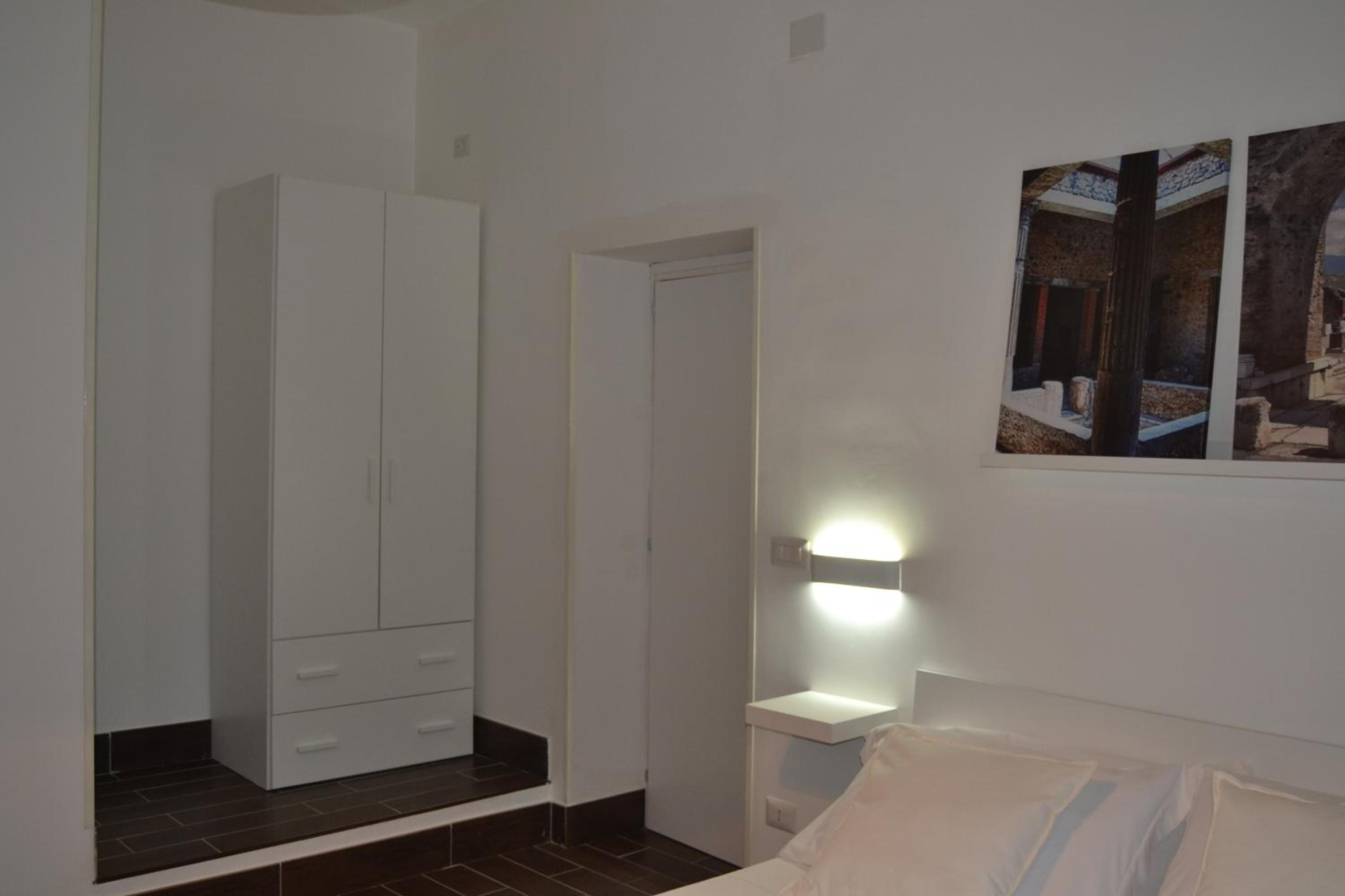Triple Room with Private Bathroom - Photo 3