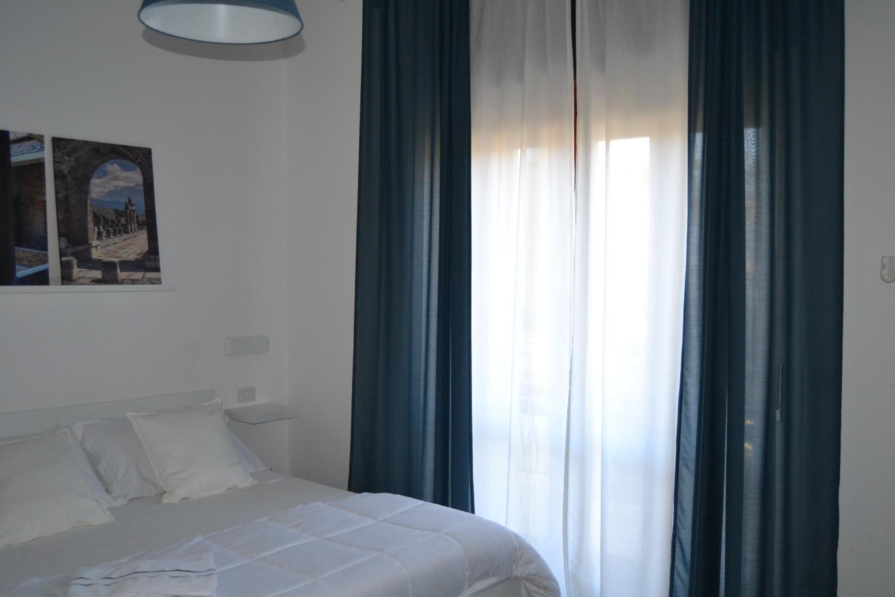 Triple Room with Private Bathroom - Photo 8