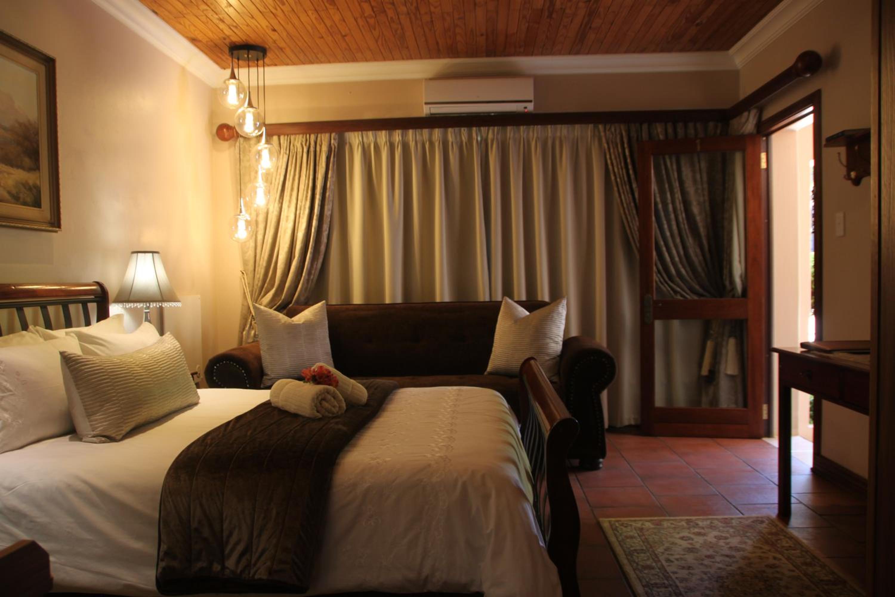 Standard Double Room - Photo 10
