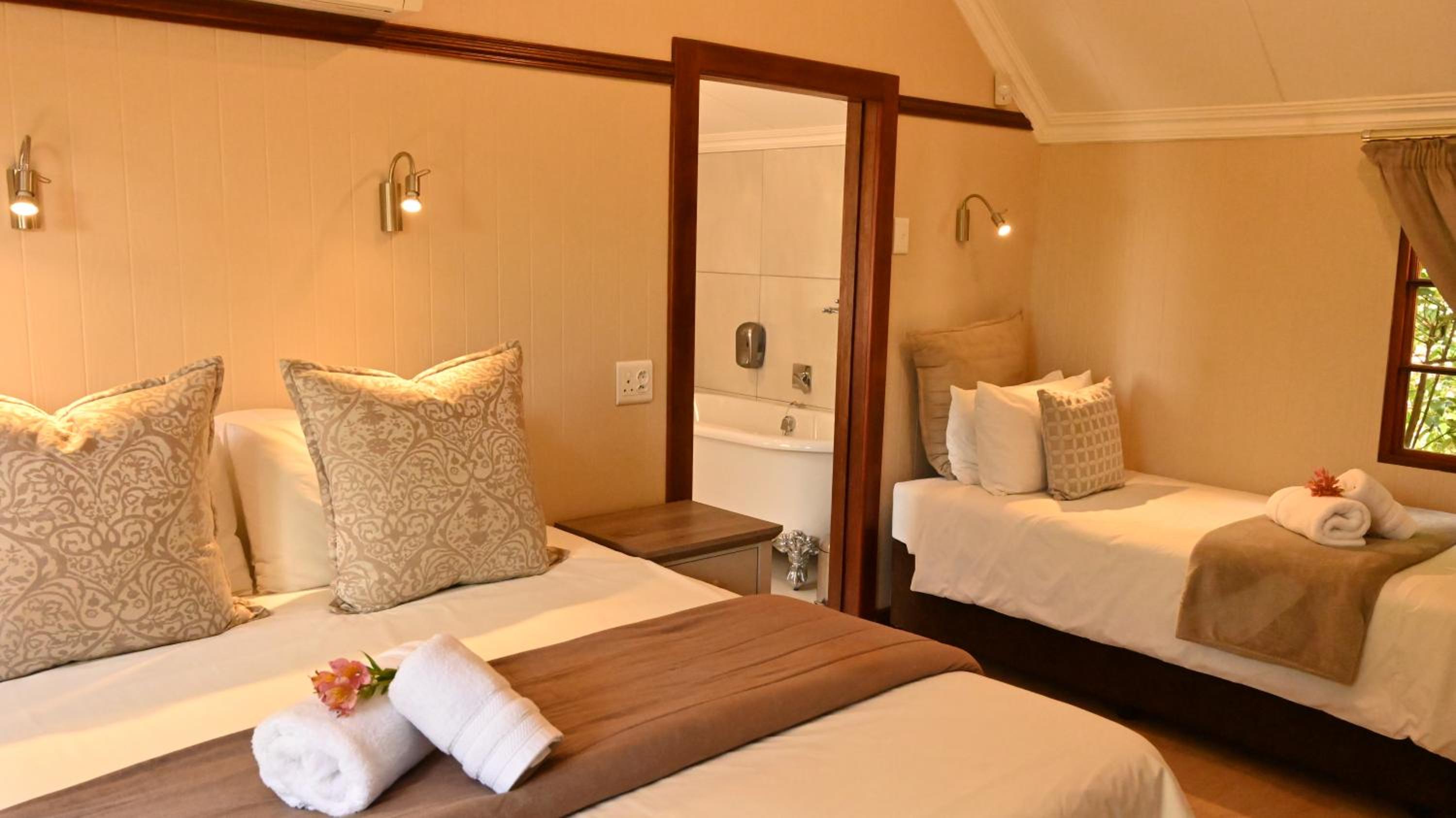 Standard Double Room - Photo 12